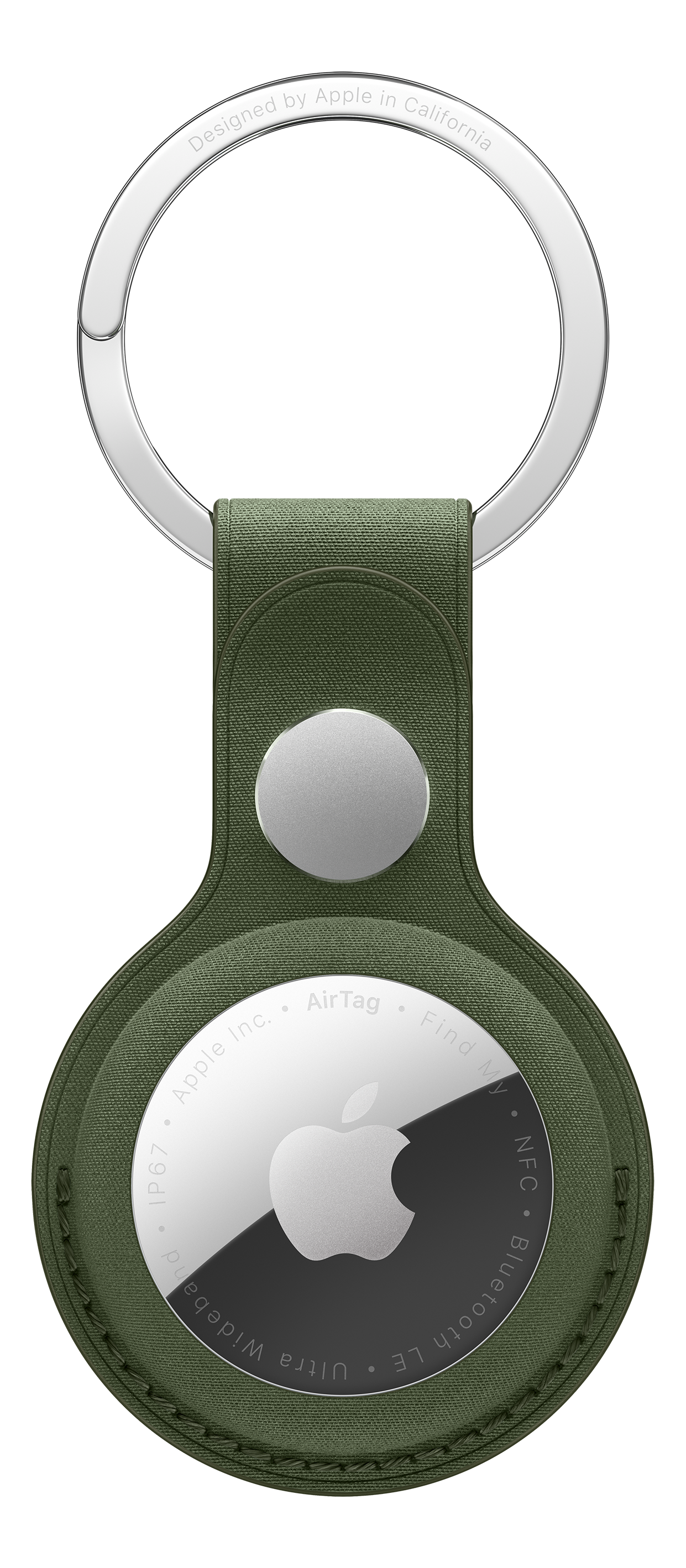 Un Apple AirTag verde oliva con un portachiavi argentato. L'AirTag presenta il logo Apple e le parole 'AirTag' e 'Apple Inc'.
