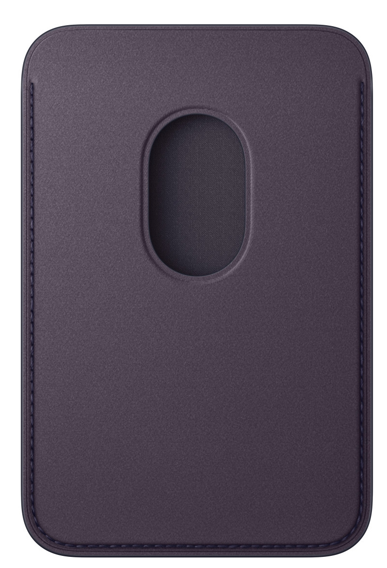 Ciemnofioletowy skórzany etui na karty z wycięciem. Etui ma przeszycia na krawędziach i ciemnoniebieskie wnętrze.