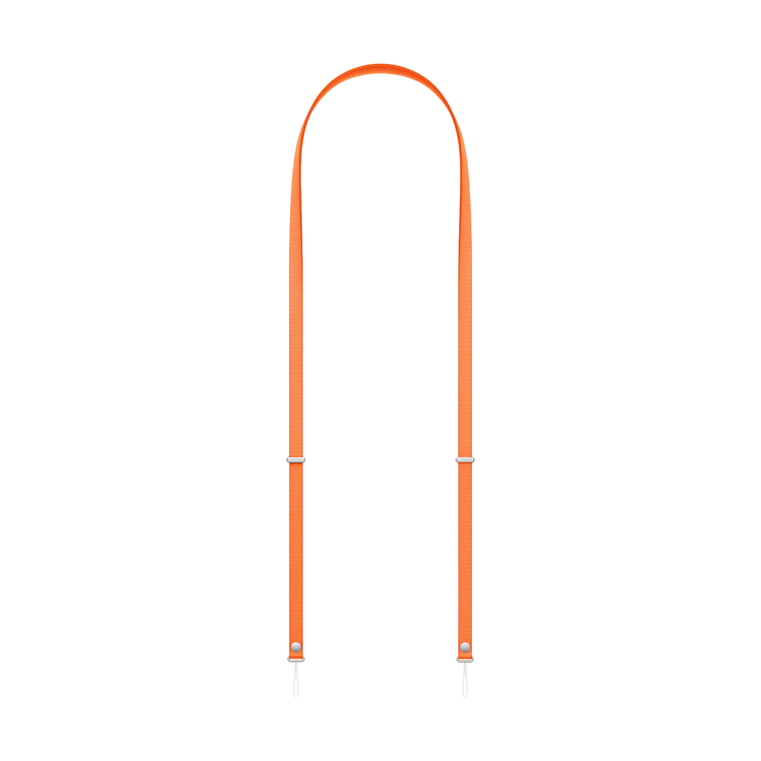 Een oranje camerariem tegen een zwarte achtergrond. Het heeft zilveren metalen clips en een gebogen bovenkant.