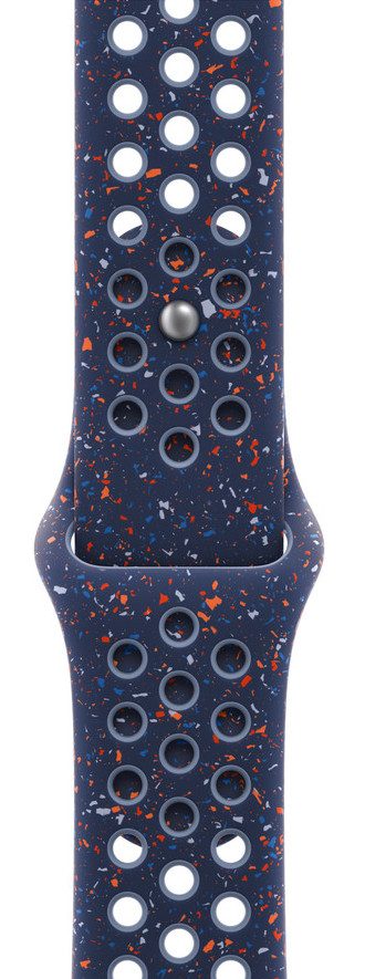 Nahaufnahme eines blauen Uhrenarmbands mit weißen, orangefarbenen und blauen Sprenkeln. Es hat runde Löcher und eine silberne Schließe.