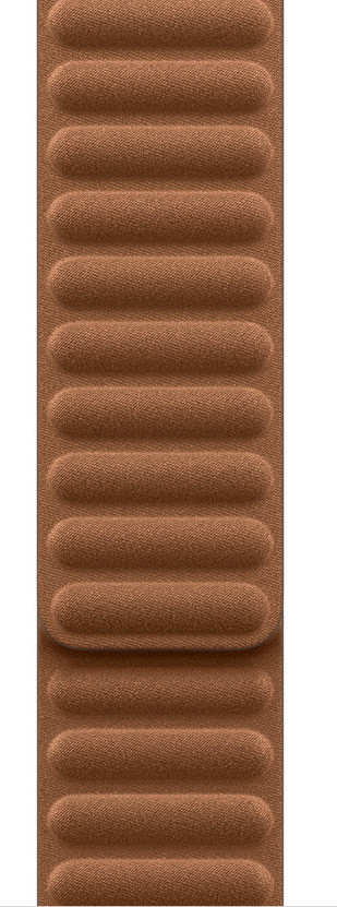 Nahaufnahme eines braunen Lederarmbands. Es hat eine strukturierte Oberfläche mit vertikalen, abgerundeten Rippen und einem Verschluss.
