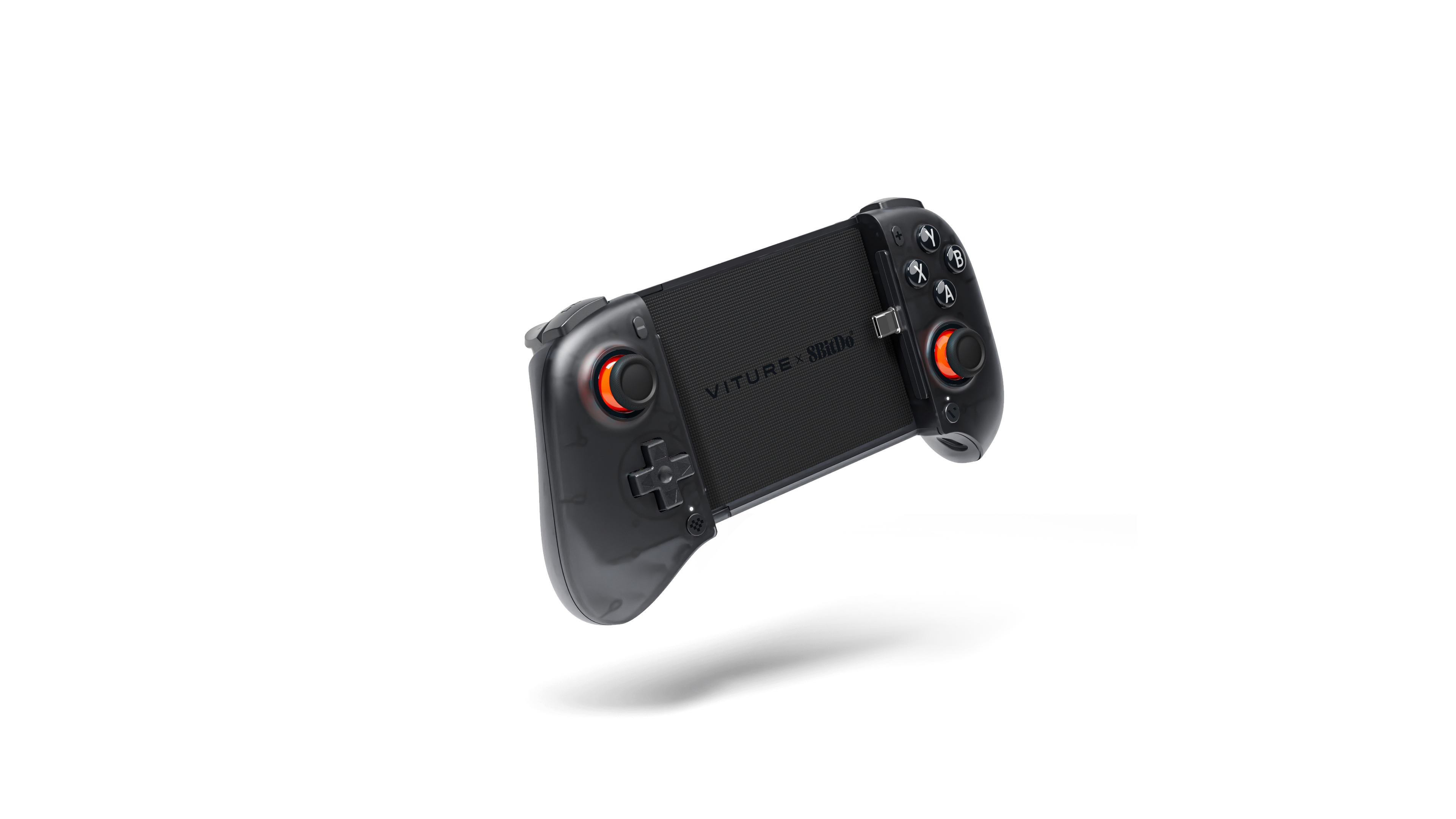 Schwarzer und grauer Gamecontroller mit orangefarbenen Akzenten, der auf weißem Hintergrund schwebt. Knöpfe und Logo sind sichtbar.