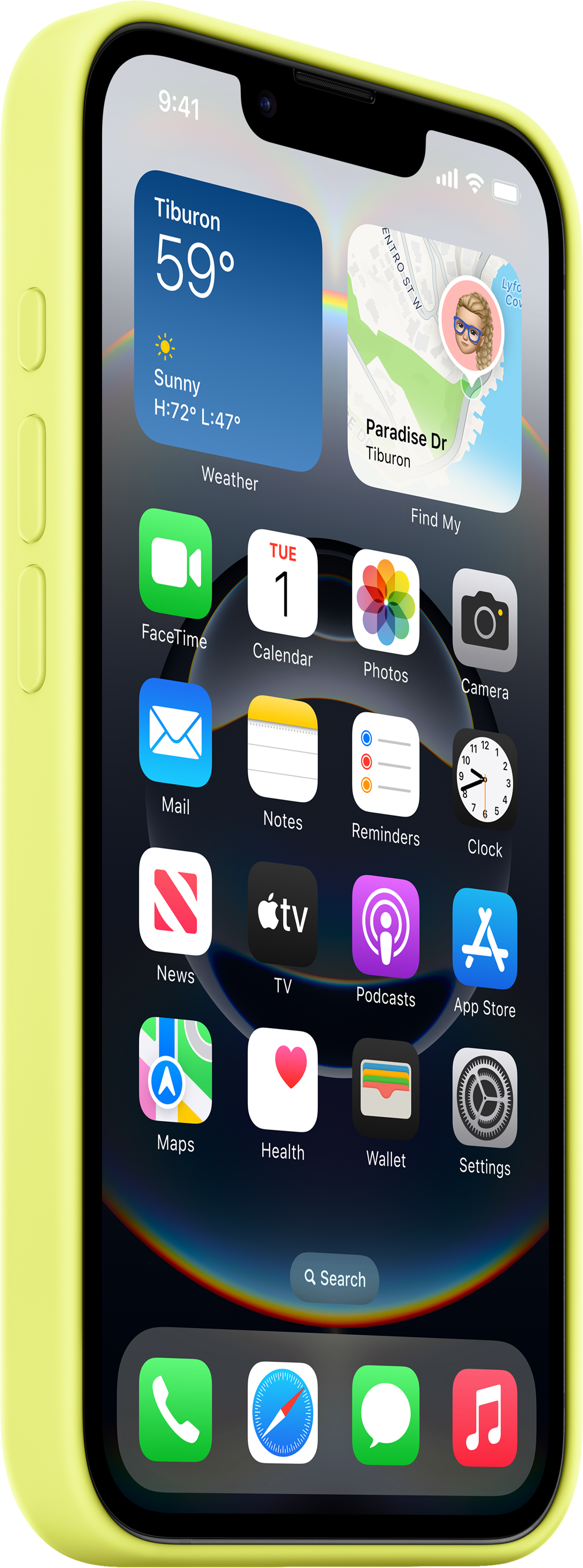 iPhone affichant la météo, des applications et l'heure. Le téléphone est dans un étui jaune.