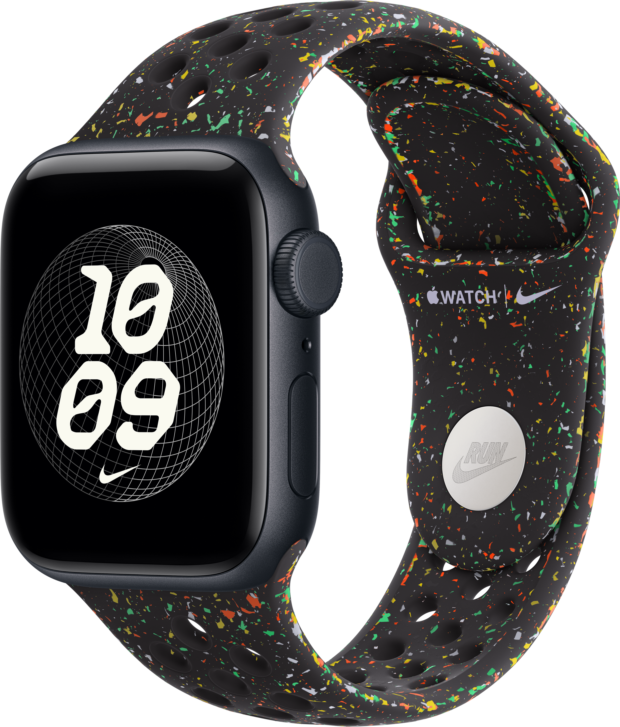 Schwarze Apple Watch mit gesprenkeltem Armband. Das Zifferblatt zeigt die Uhrzeit an. Nike-Logo auf Band und Zifferblatt.
