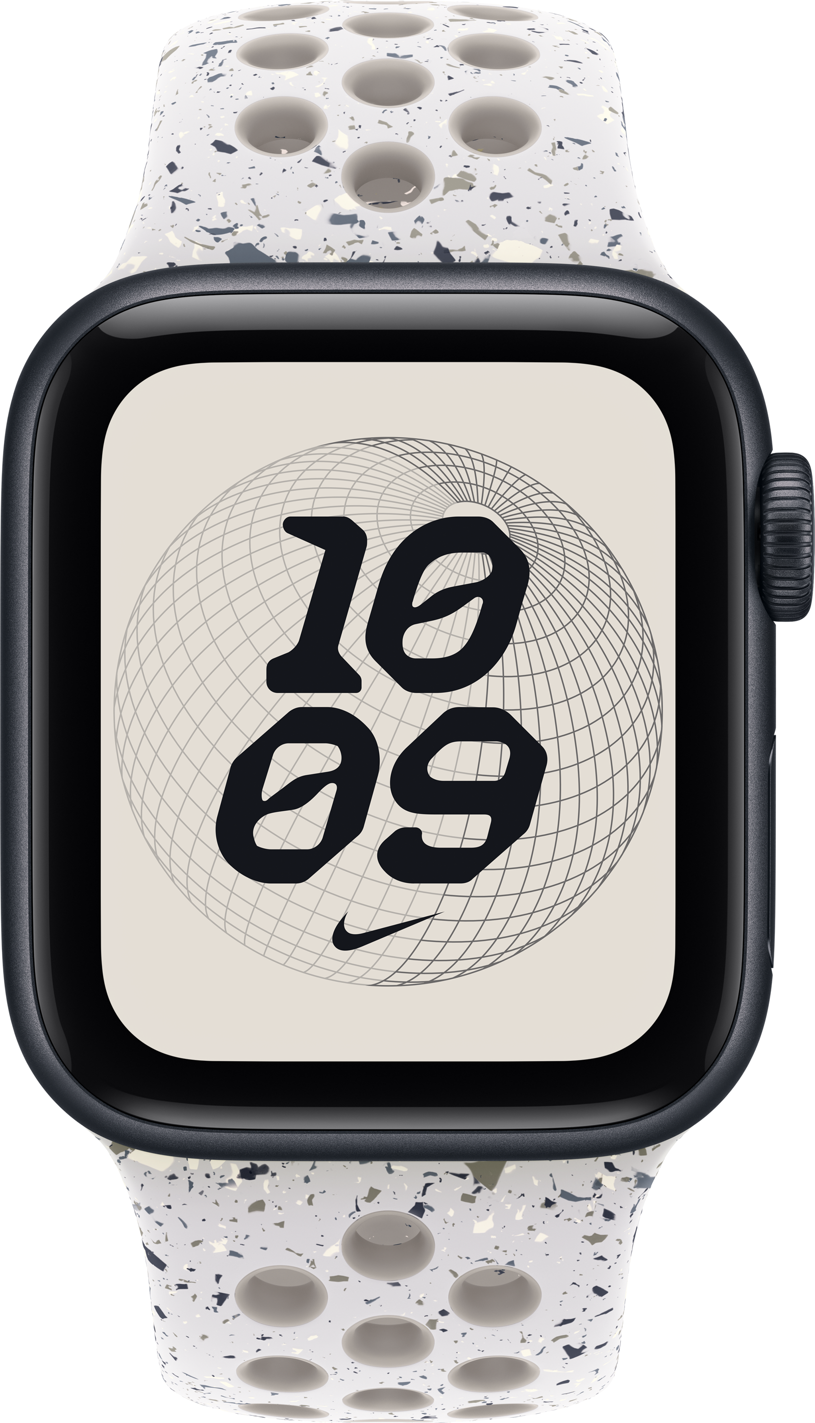 Eine Apple Watch zeigt 10:09 auf einem beigen Zifferblatt an. Das Armband ist weiß mit grauen und schwarzen Flecken.