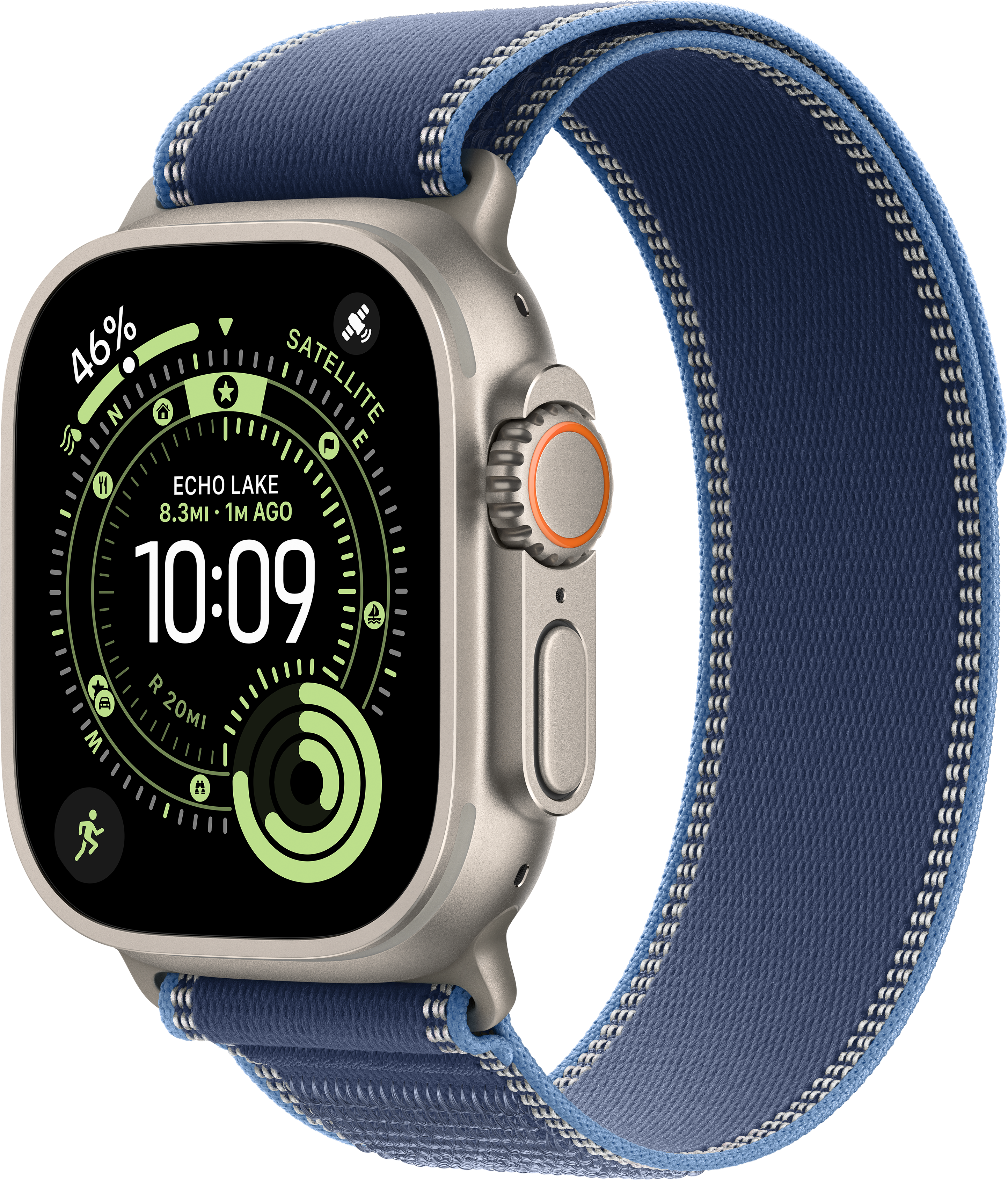 Eine silberne Apple Watch Ultra mit blauem Stoffband. Das Zifferblatt zeigt Zeit, Akku und Aktivitätsdaten an. Das Band ist geschlungen.