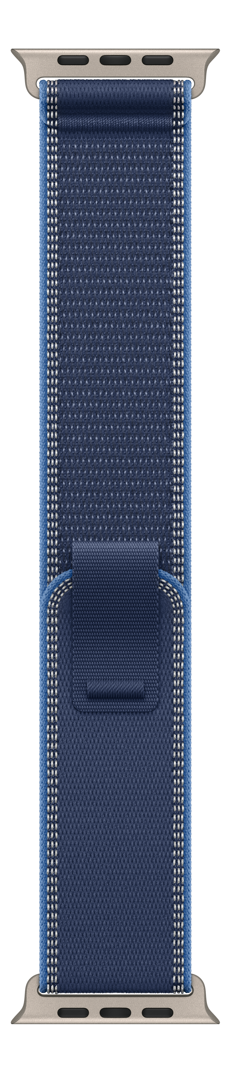 Un bracelet Apple Watch bleu foncé avec un tissage texturé, des coutures argentées et une fermeture en tissu, sur fond noir.