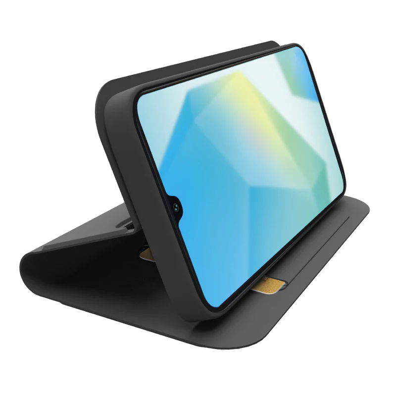 Ein schwarzes Smartphone in einer Schutzhülle. Der Bildschirm zeigt abstrakte blaue und gelbe Formen. Die Hülle ist offen und aufgestellt.