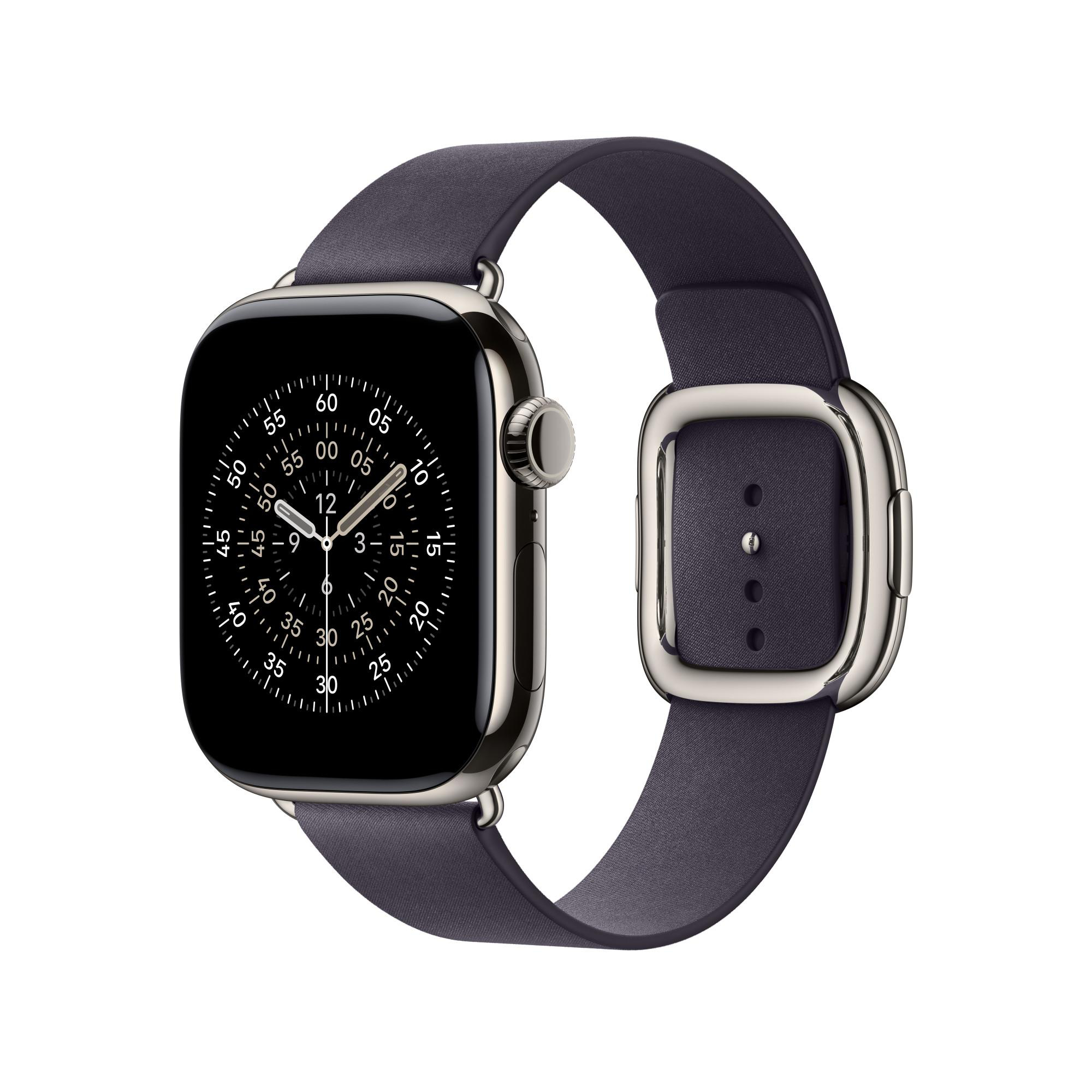 Eine Apple Watch mit dunkelgrauem Lederarmband und silberner Schnalle. Das Zifferblatt zeigt ein schwarzes Zifferblatt mit weißen Markierungen.