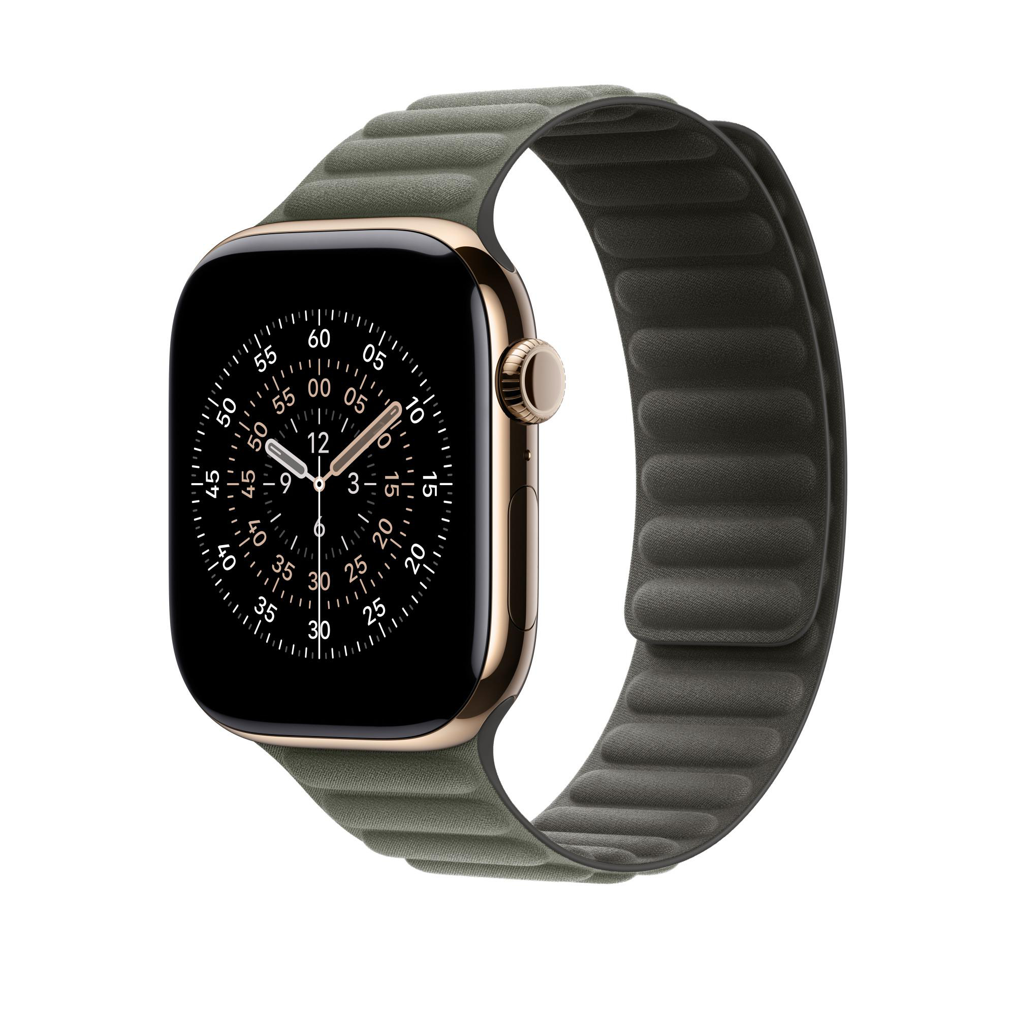 Eine Apple Watch mit goldenem Gehäuse und olivgrünem Armband, die die Uhrzeit anzeigt. Der Hintergrund ist weiß.