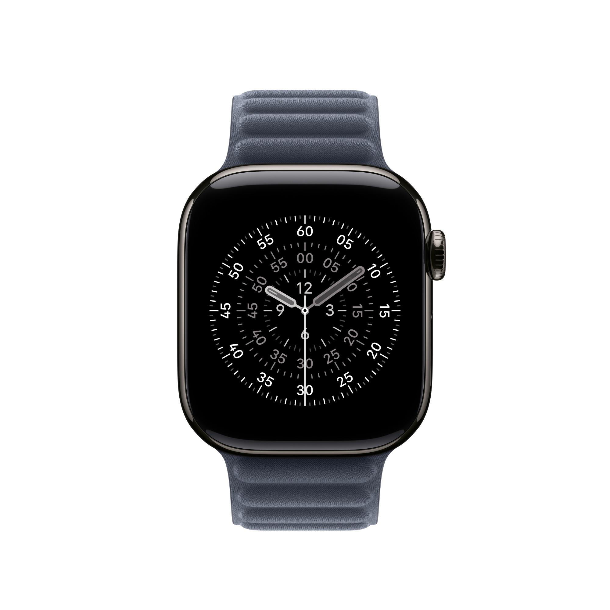 Eine schwarze Apple Watch mit blauem Armband zeigt die Uhrzeit an. Das Zifferblatt zeigt Zahlen und Zeiger.