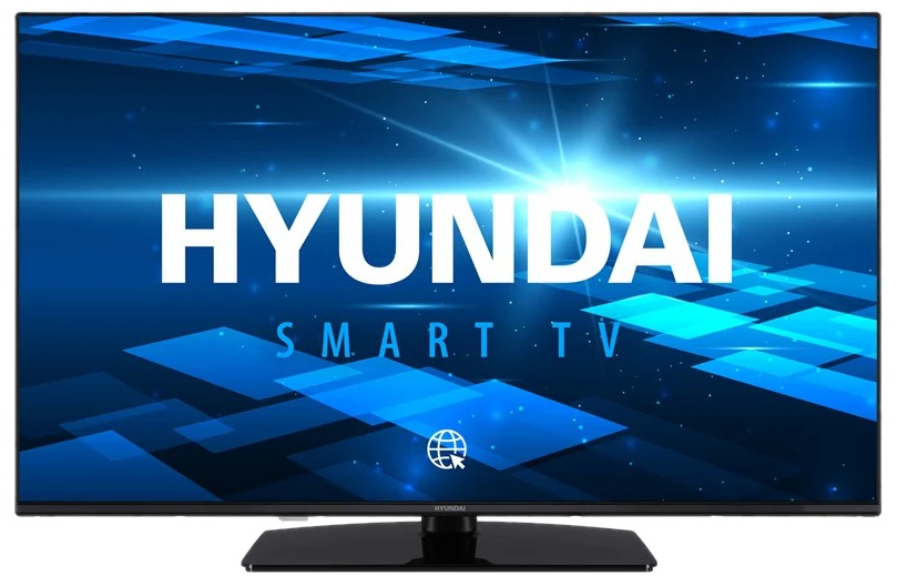 Telewizor Smart TV Hyundai. Ekran wyświetla 'Hyundai Smart TV' na niebieskim, abstrakcyjnym tle z jasnym światłem.