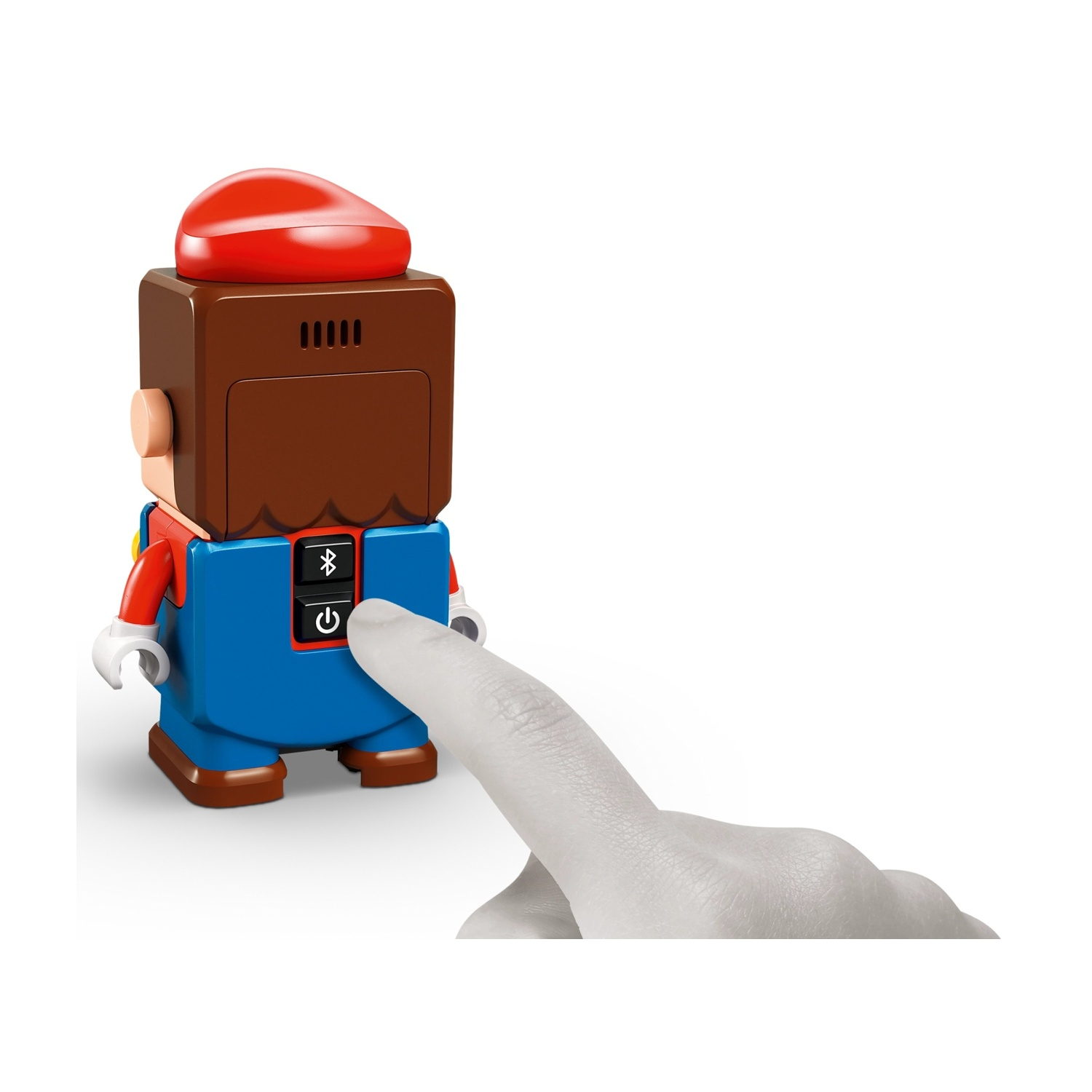 Una figura Lego di Mario con cappello rosso, tuta blu e capelli castani. Un dito tocca un pulsante sulla figura.