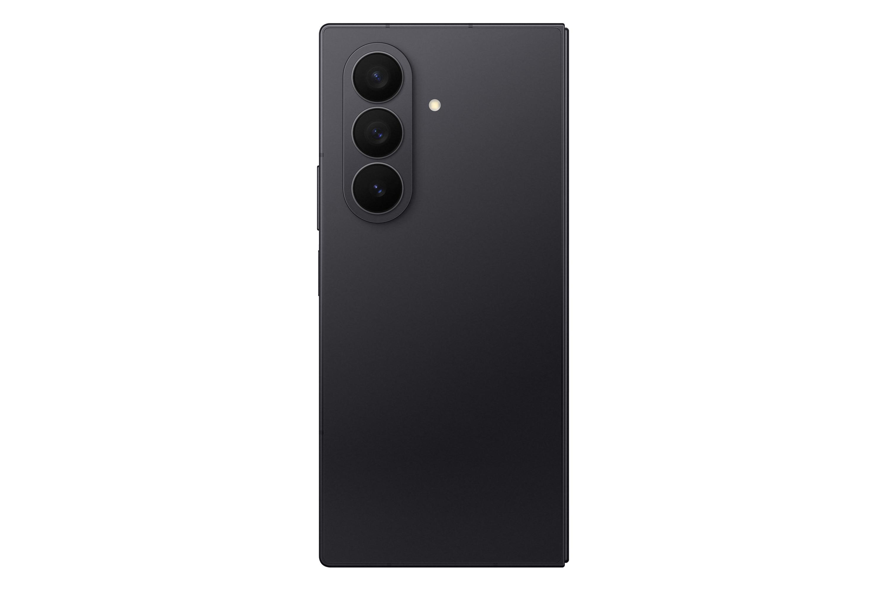 Rückseite eines schwarzen Smartphones mit drei Kameras und einem Blitz auf weißem Grund.