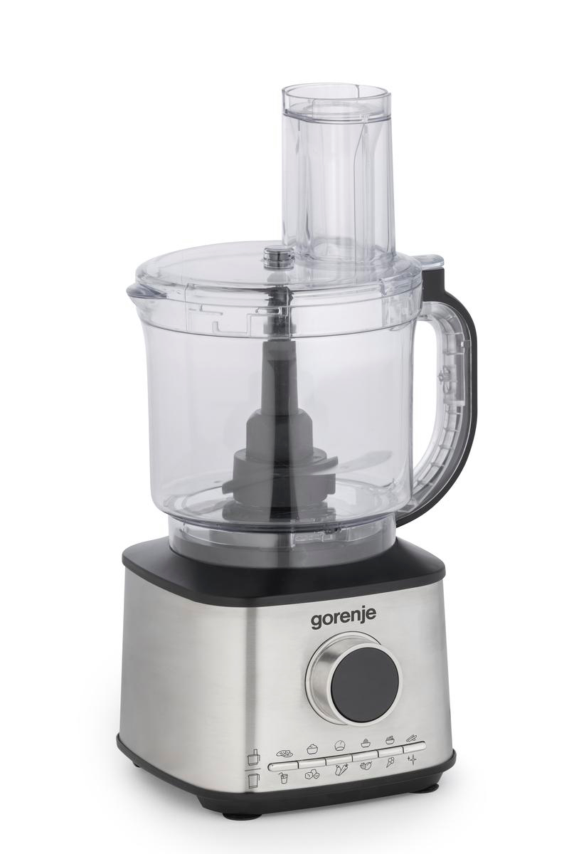 Ein Gorenje-Küchenmaschine mit Edelstahlbasis, transparentem Kunststoffbehälter und schwarzem Griff. Sie befindet sich auf weißem Hintergrund.