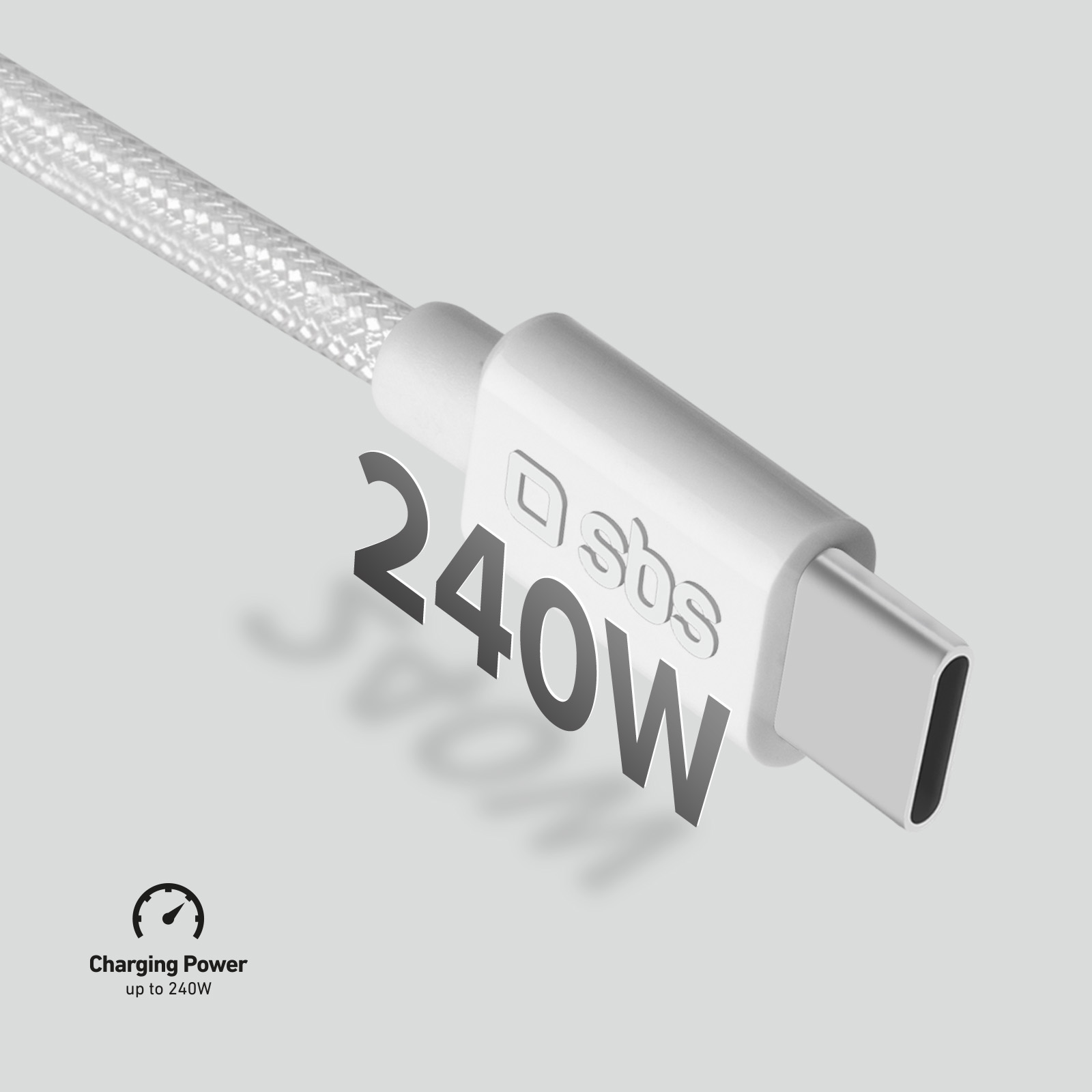 Weißes USB-C-Kabel mit der Aufschrift '240W' und einem Symbol, das die Ladeleistung bis zu 240W anzeigt. Der Hintergrund ist hellgrau.