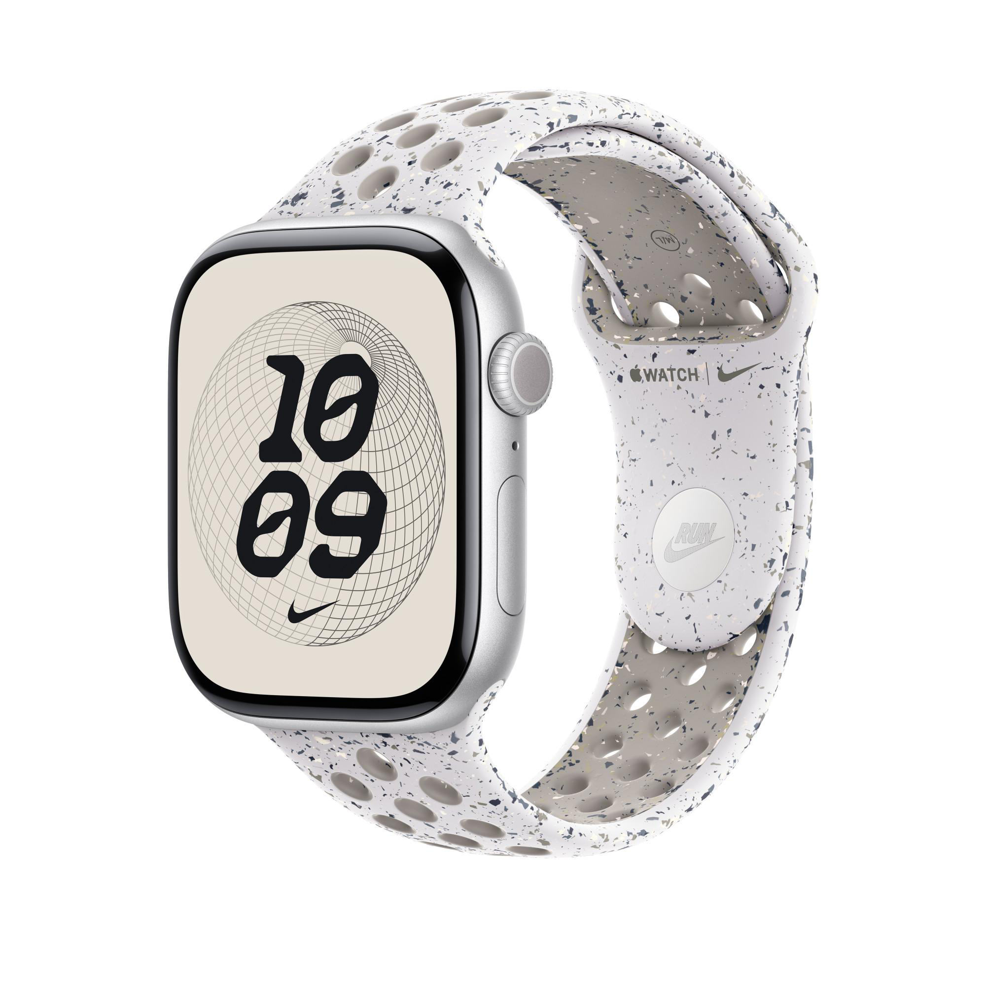 Silberne Apple Watch mit weißem Nike-Armband. Das Zifferblatt zeigt die Uhrzeit 10:09. Das Armband hat ein gesprenkeltes Design.