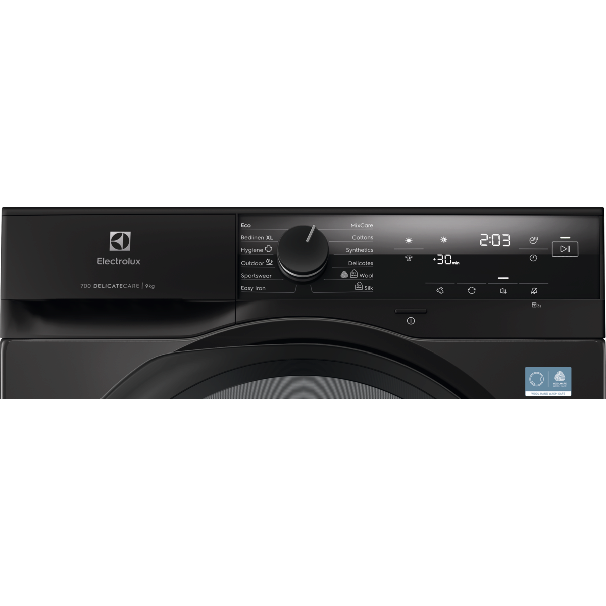 Fekete mosógép vezérlőpanel. Tartalmaz programválasztást, idő kijelzést és indítás/szünet gombot. Electrolux logó látható.