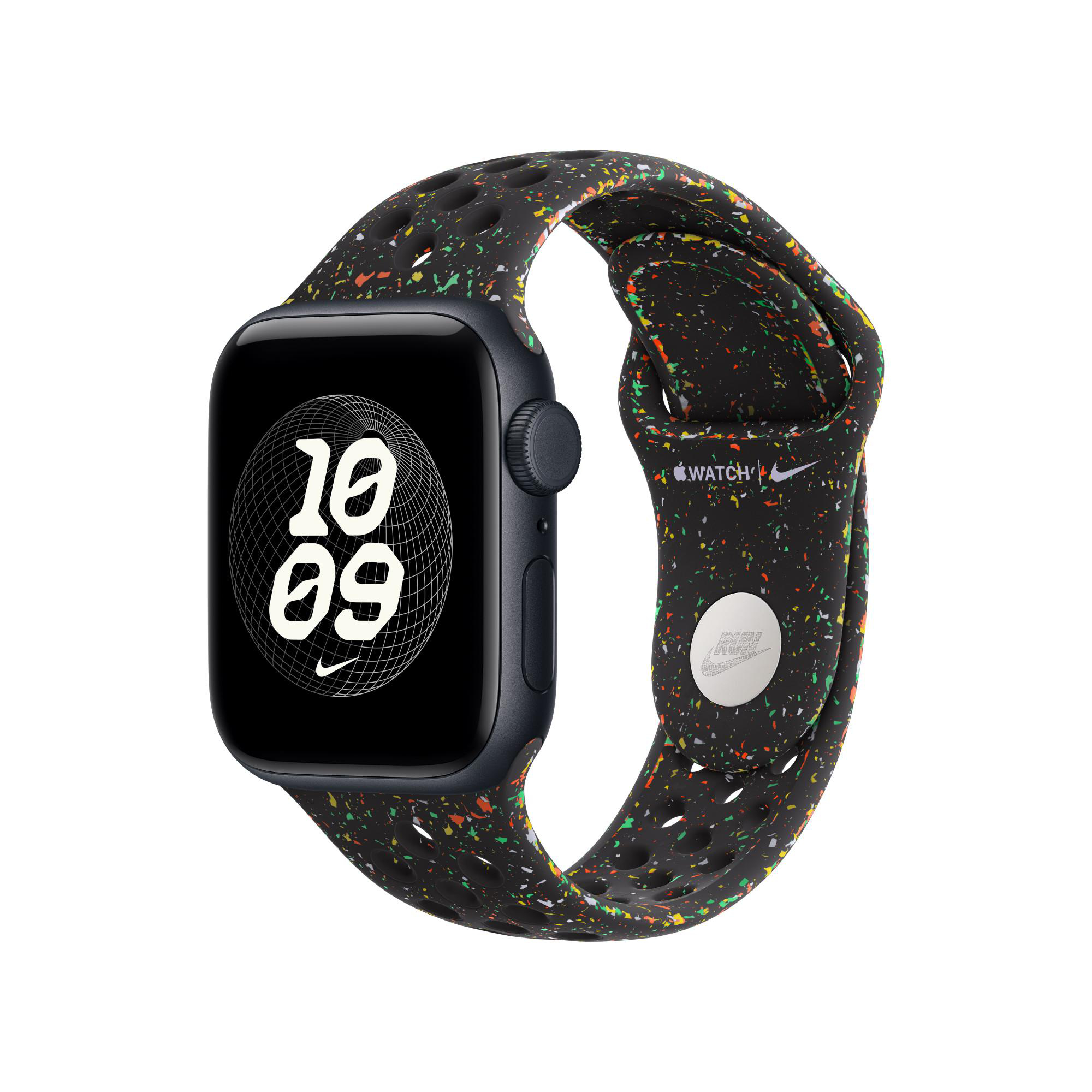 Schwarze Apple Watch mit Nike-Armband. Das Armband ist schwarz mit bunten Sprenkeln. Das Zifferblatt zeigt die Zeit.