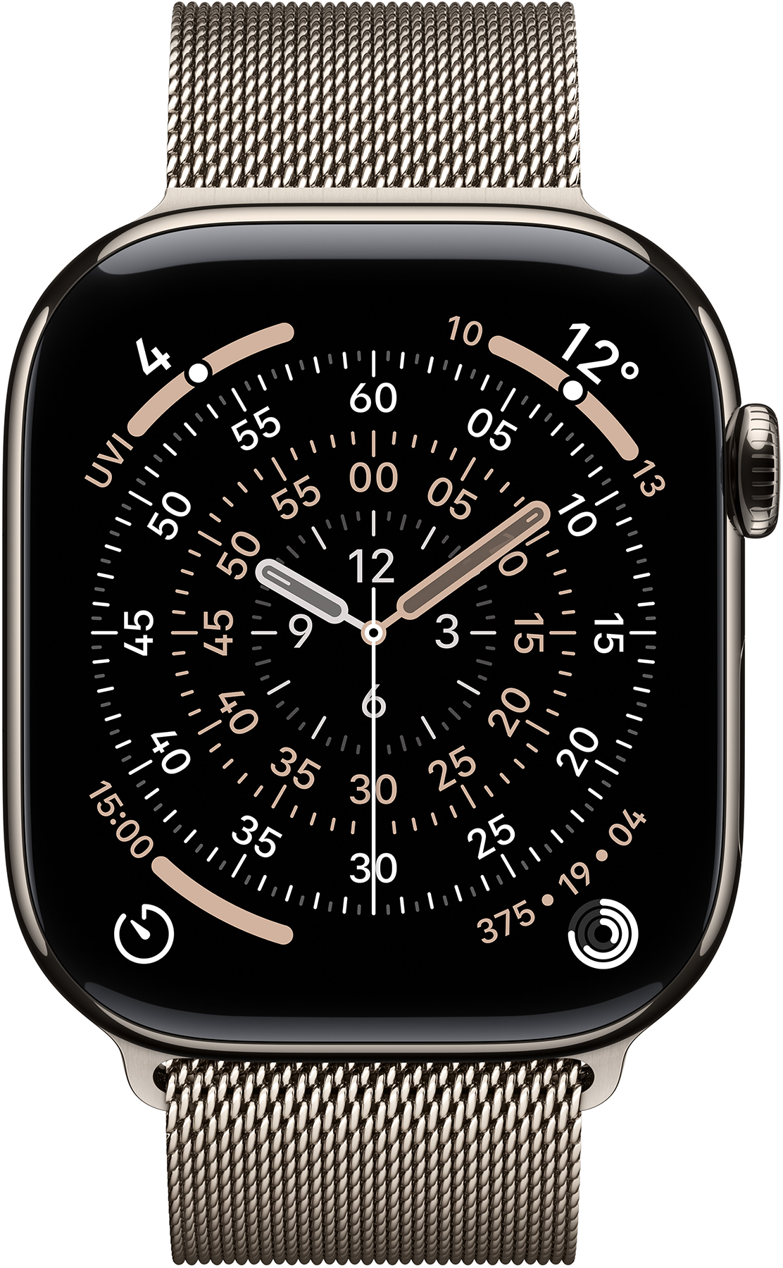 Egy ezüst Apple Watch fekete számlappal, amely az időt és más mérőszámokat mutatja. A szíj ezüst láncszemekből áll.