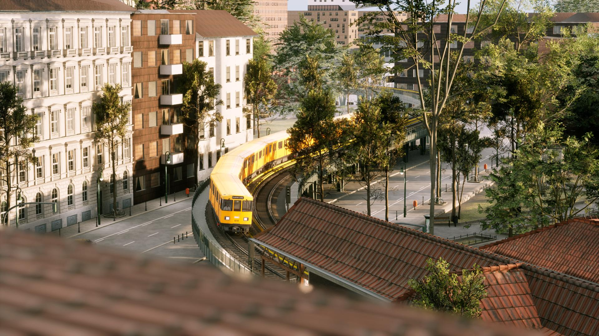Ein gelber Zug fährt auf einer Kurve durch eine Stadt mit Gebäuden und Bäumen.