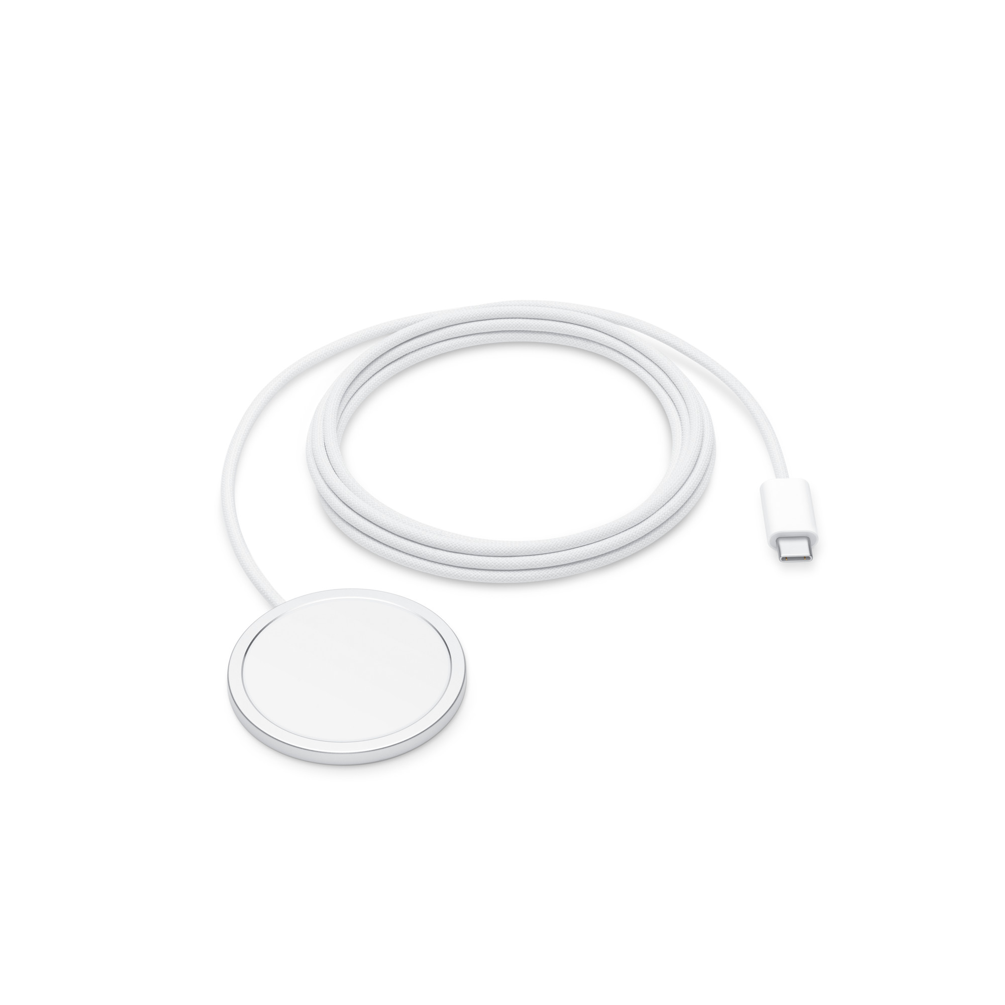 Fehér mágneses töltőkábel fehér háttérrel. Tartalmaz egy töltőpadot, kábelt és USB-C csatlakozót.