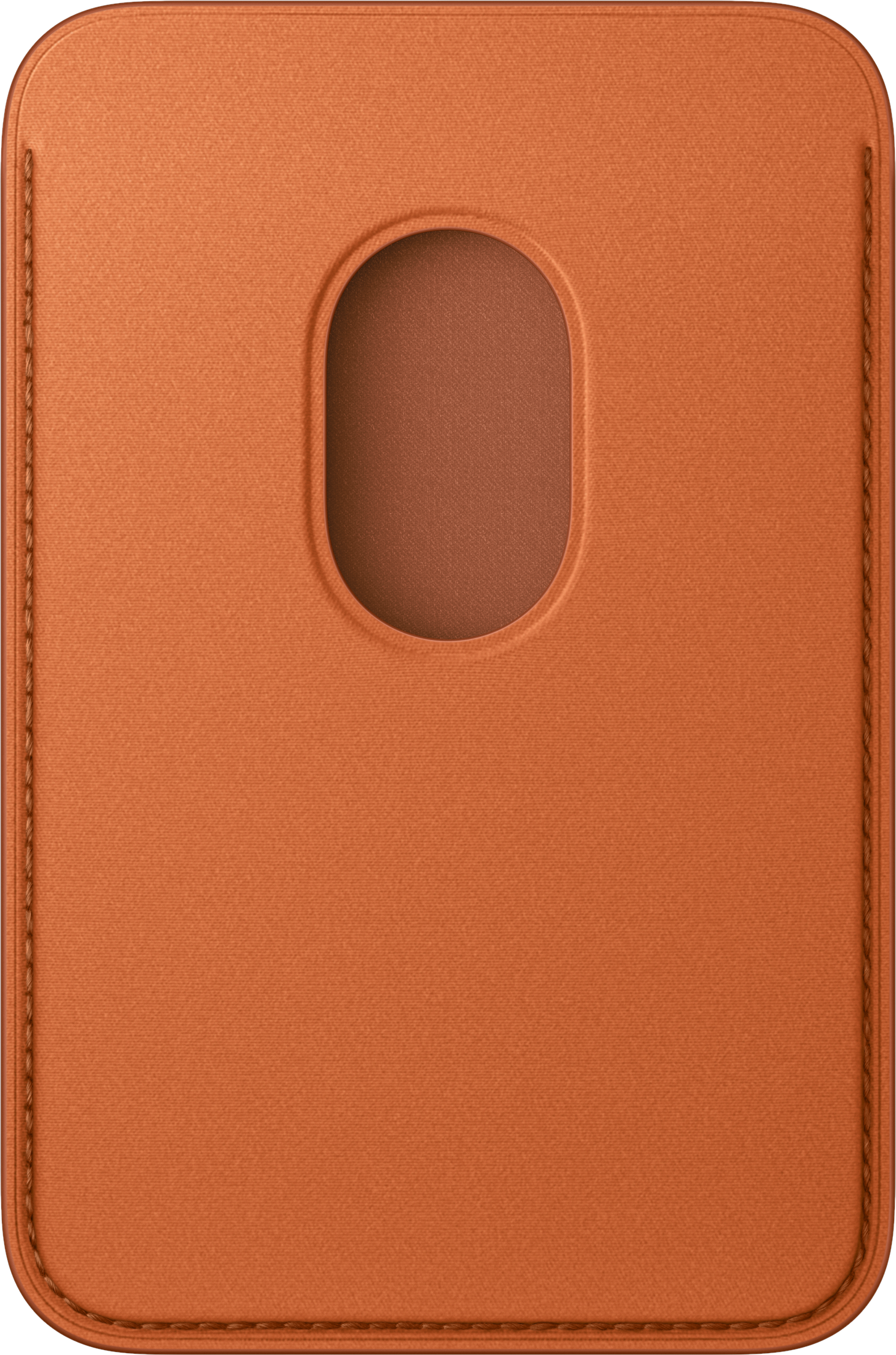 Primo piano di un porta carte in pelle, con un ritaglio ovale marrone al centro. Colore marrone-arancio caldo. Bordi cuciti.