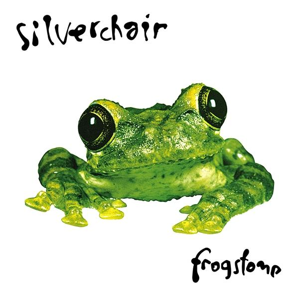 Ein grüner Frosch mit großen Augen, das Wort 'Silverchair' darüber und 'frogstomp' darunter, alles auf weißem Hintergrund.