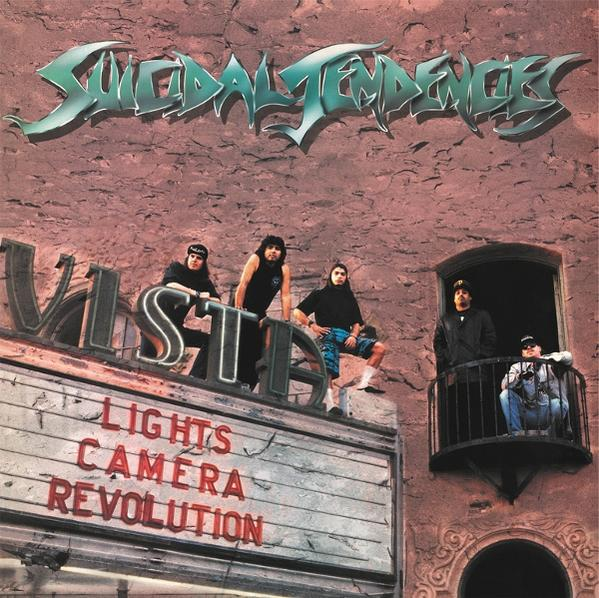 Albumcover: Suicidal Tendencies. Bandmitglieder posieren auf einem Leuchtkasten mit der Aufschrift 'Lights Camera Revolution'. Gebäude im Hintergrund.