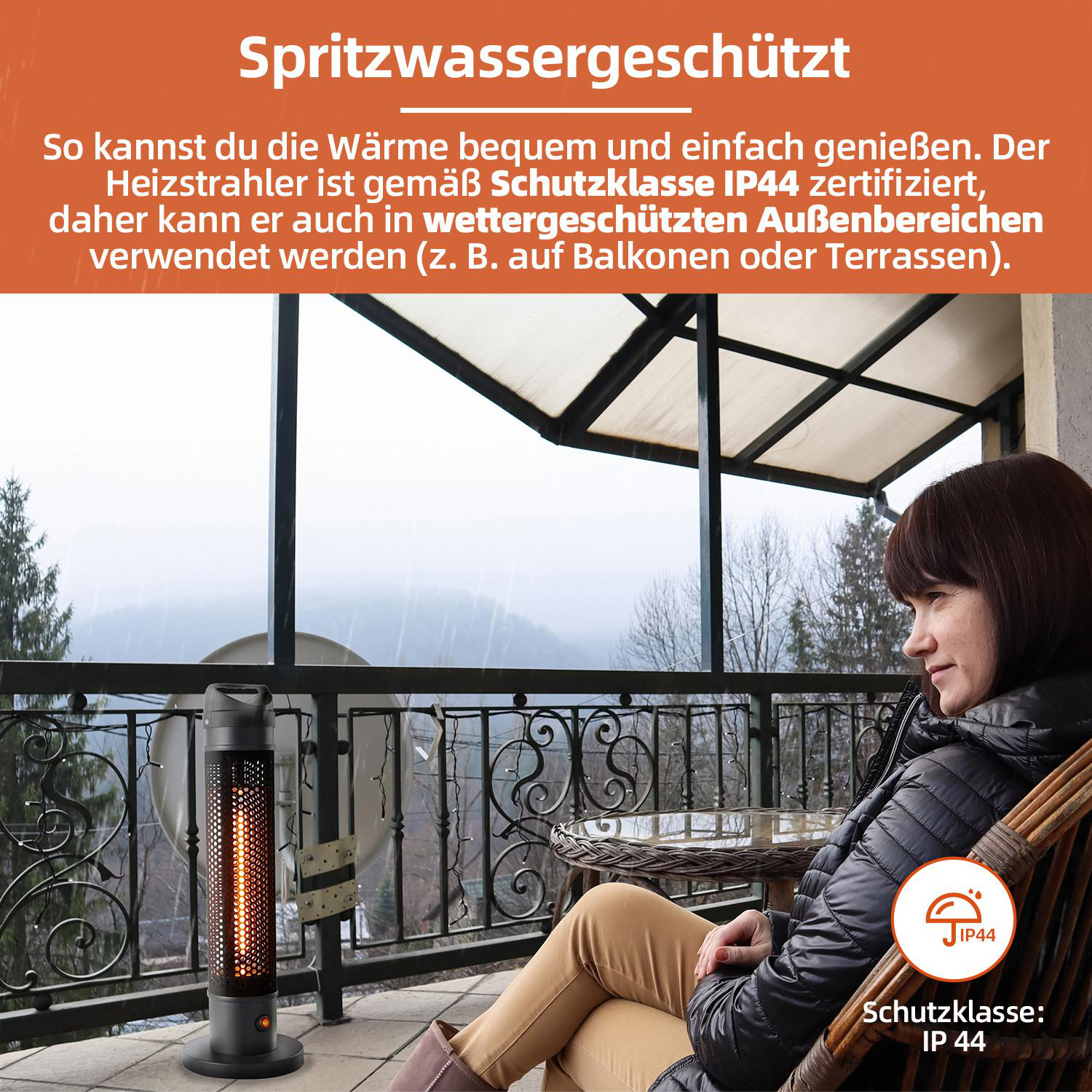 Frau auf dem Balkon mit Heizung. Regen sichtbar. Heizung ist an. Text erklärt die Wasserbeständigkeit.