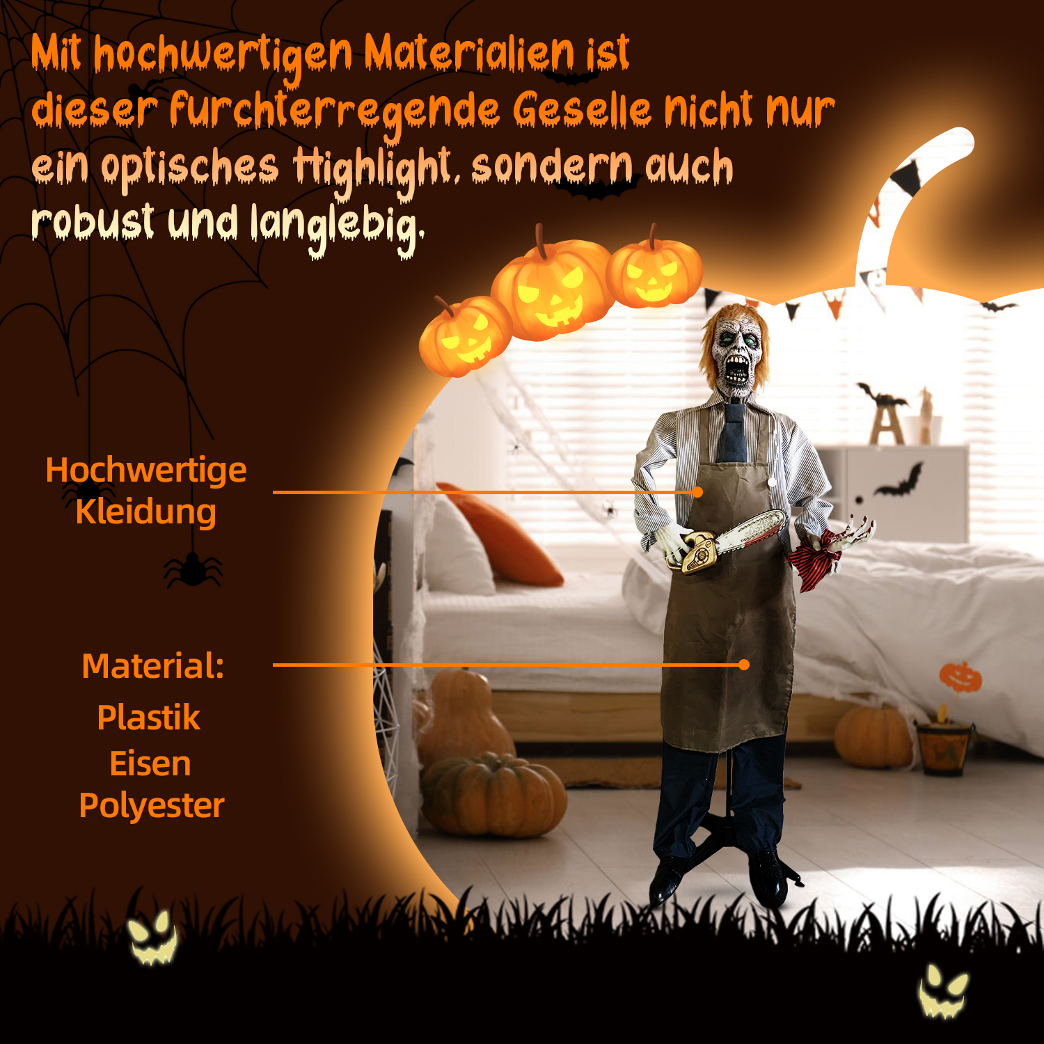 Eine Halloween-Dekoration eines Zombies mit einer Kettensäge. Im Hintergrund sind Kürbisse und ein Bett in Halloween-Atmosphäre.