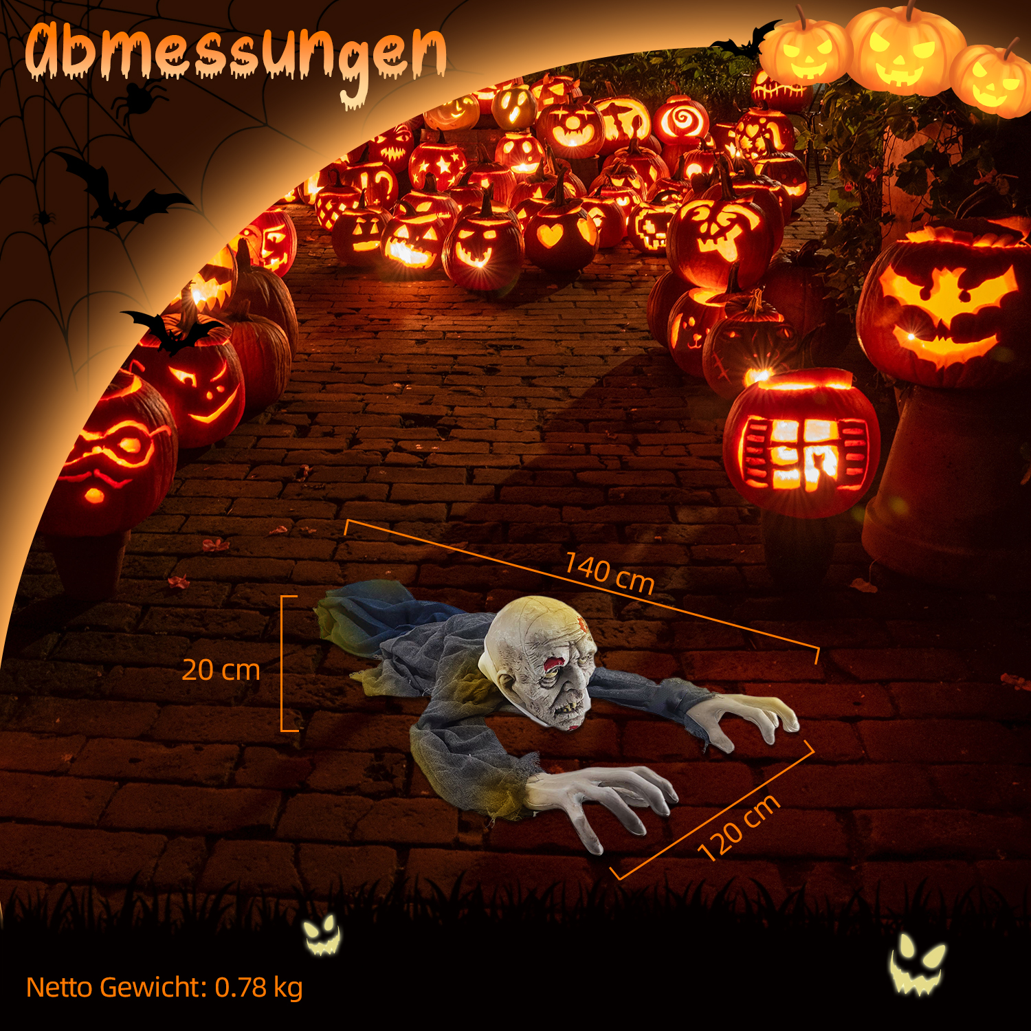 Eine Halloween-Szene mit geschnitzten Kürbissen und einem kriechenden Zombie auf einem Backsteinweg. Fledermäuse und ein Spinnennetz sind im Hintergrund.