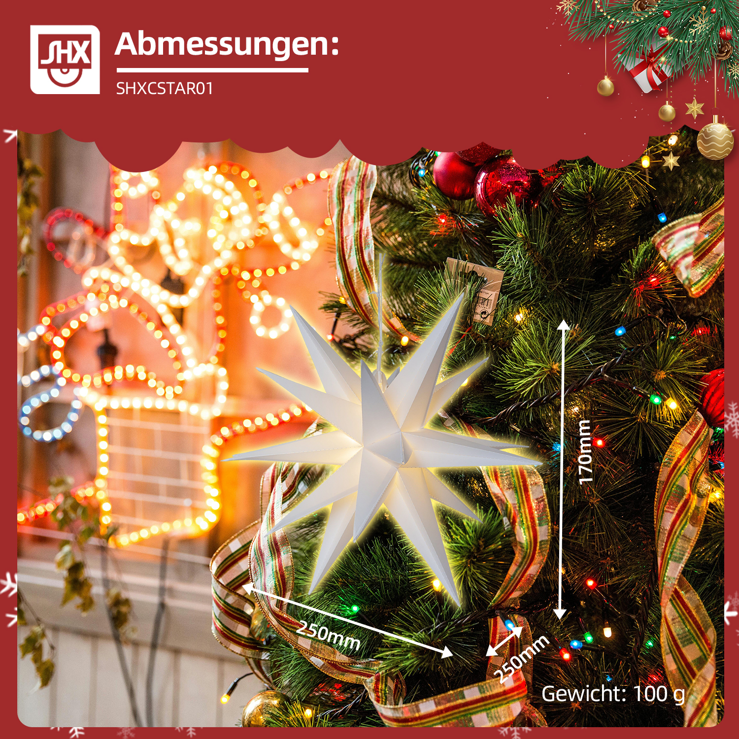 Ein weißer Sternschmuck an einem geschmückten Weihnachtsbaum mit roten und goldenen Bändern, Lichtern und anderen Ornamenten.