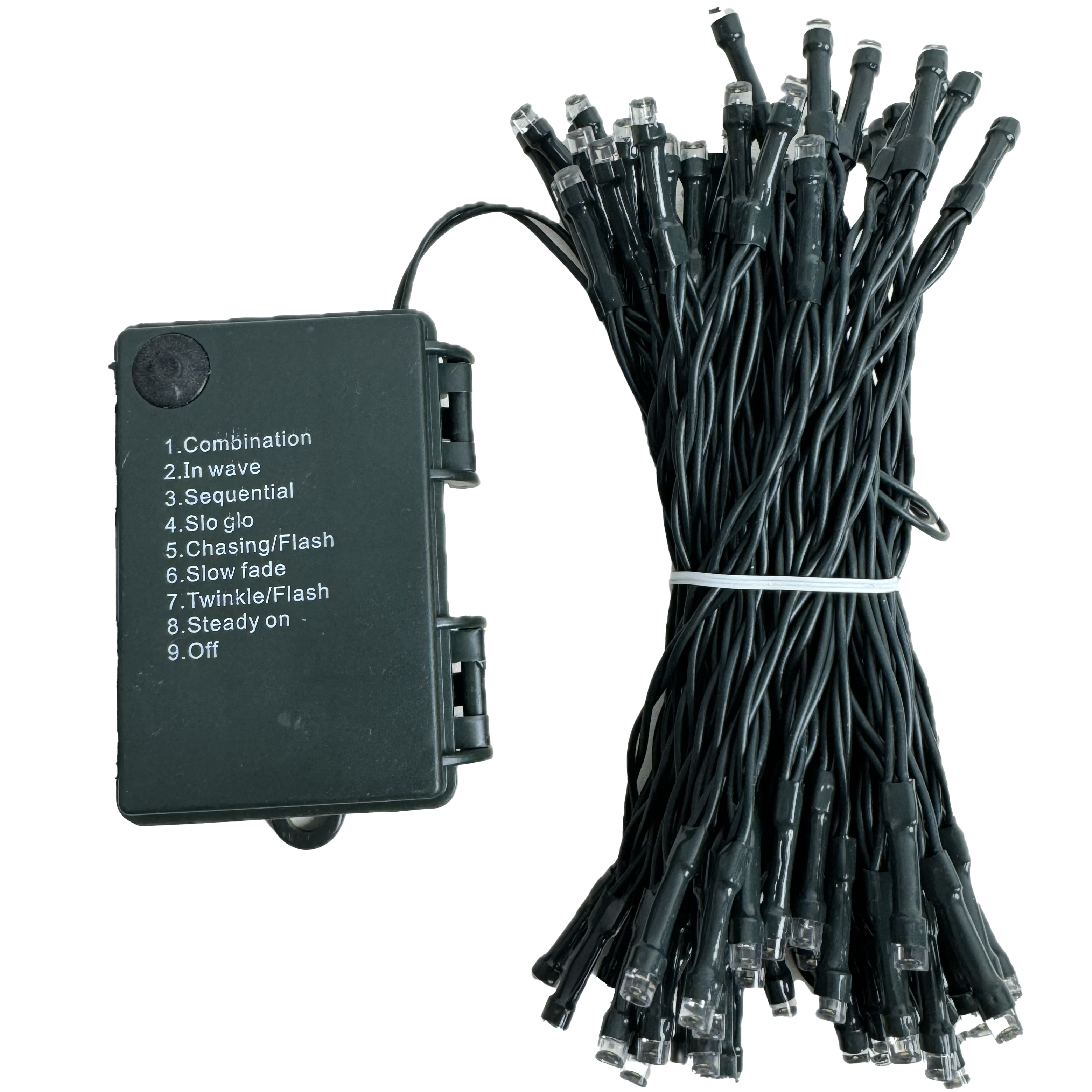 Lichterkette mit Steuerbox, die Lichtmodi anzeigt. Die Lichter sind grün, mit weißer Schnur gebunden. Schwarzer Hintergrund.