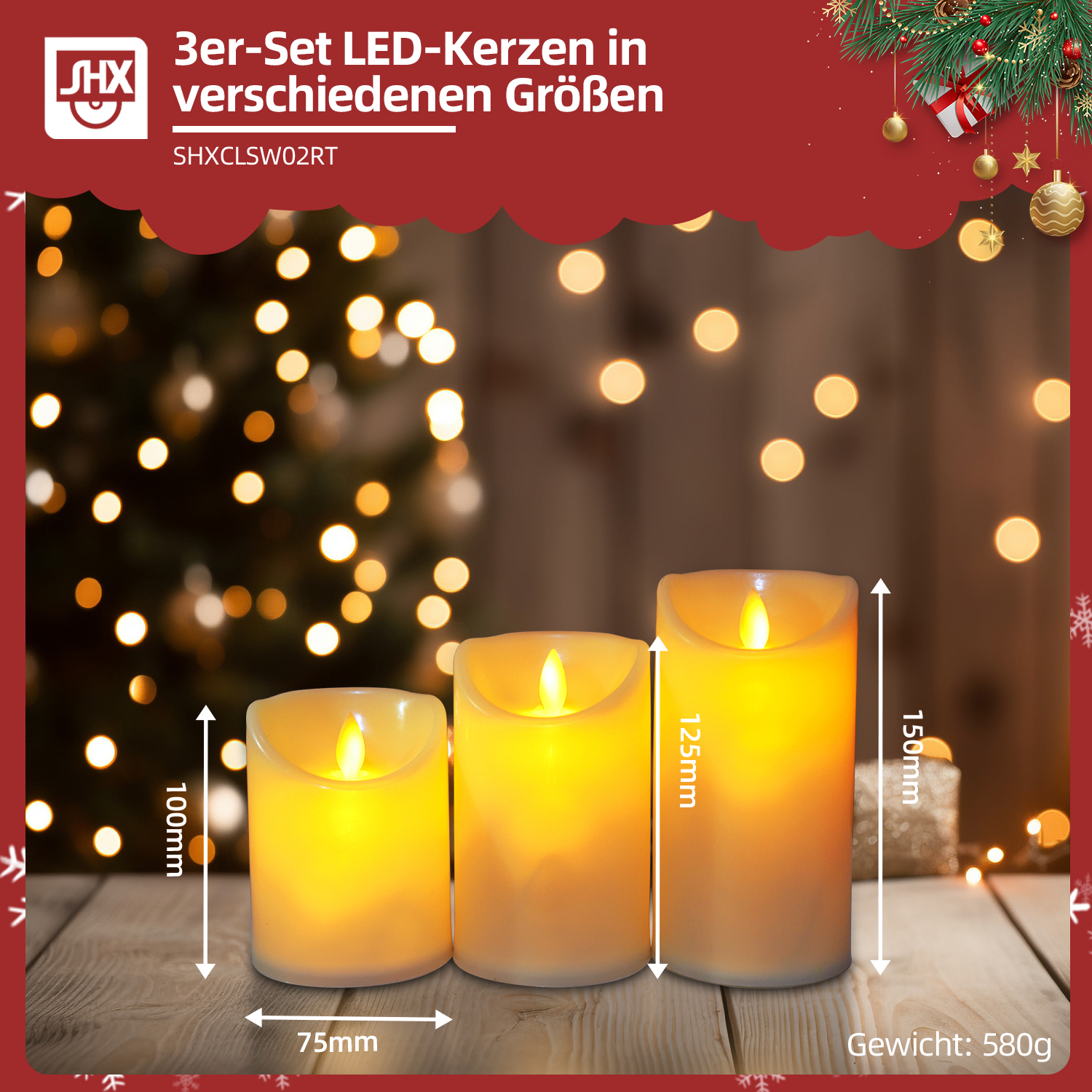 Drei LED-Kerzen in verschiedenen Größen mit verschwommenem Hintergrund aus Weihnachtslichtern. Abmessungen und Gewicht sind angegeben.