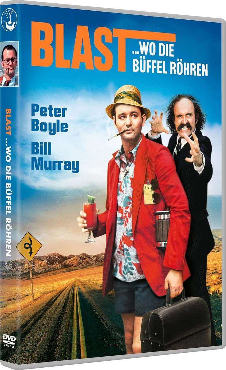Bill Murray mit Hut und rotem Sakko hält Drink. Mann mit Schnurrbart dahinter.