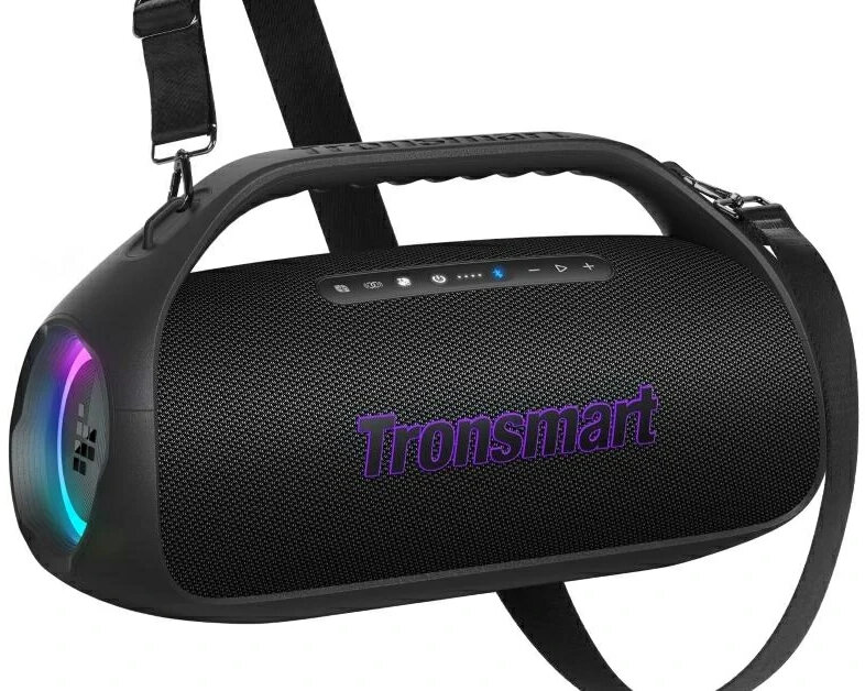 Czarny głośnik Bluetooth Tronsmart z uchwytem i paskiem. Ma kolorowe światła z boku i nazwę marki w kolorze fioletowym.
