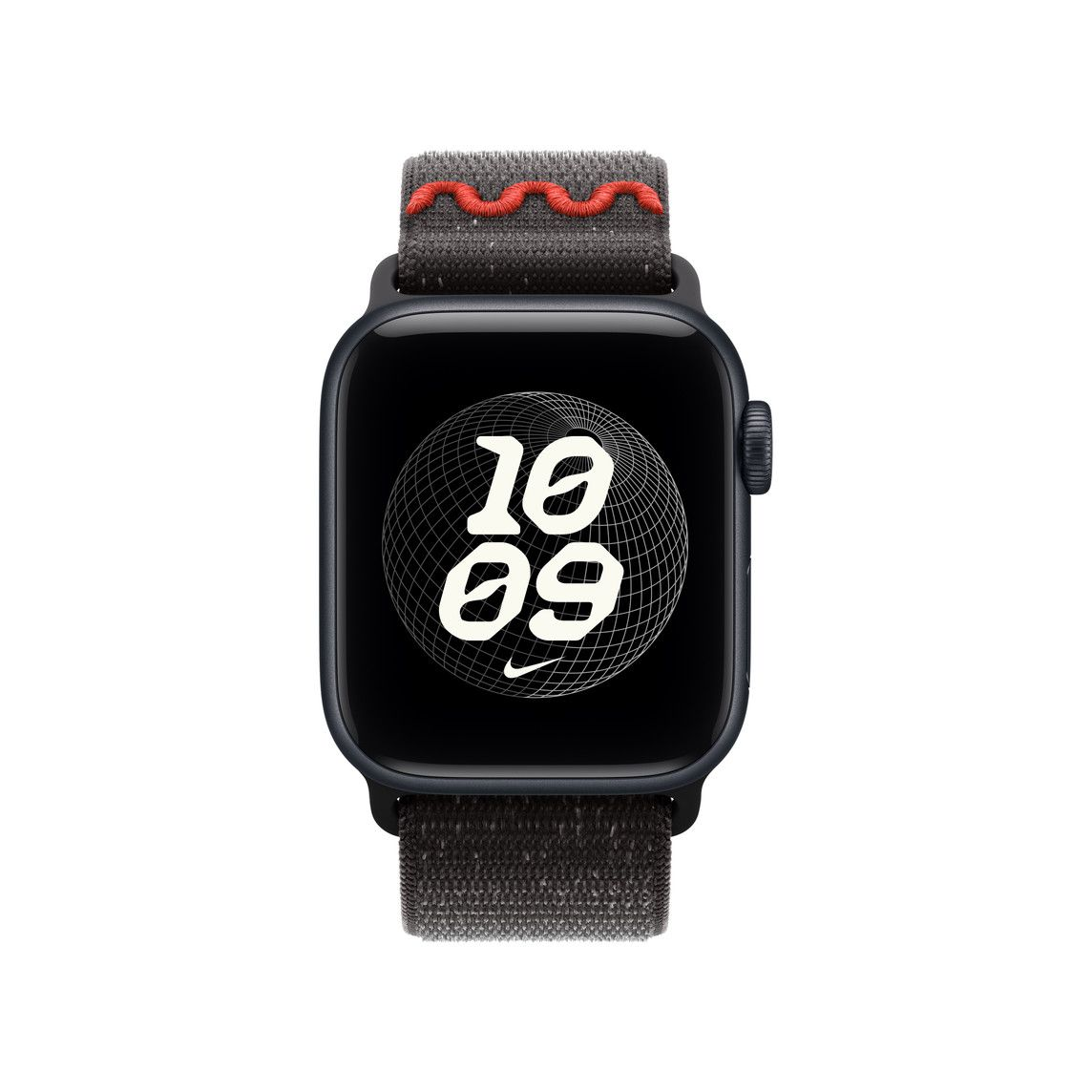 Egy fekete Apple Watch szürke szíjjal. Az óralap a '10:09' időt mutatja Nike logóval. A szíj piros varrással rendelkezik.