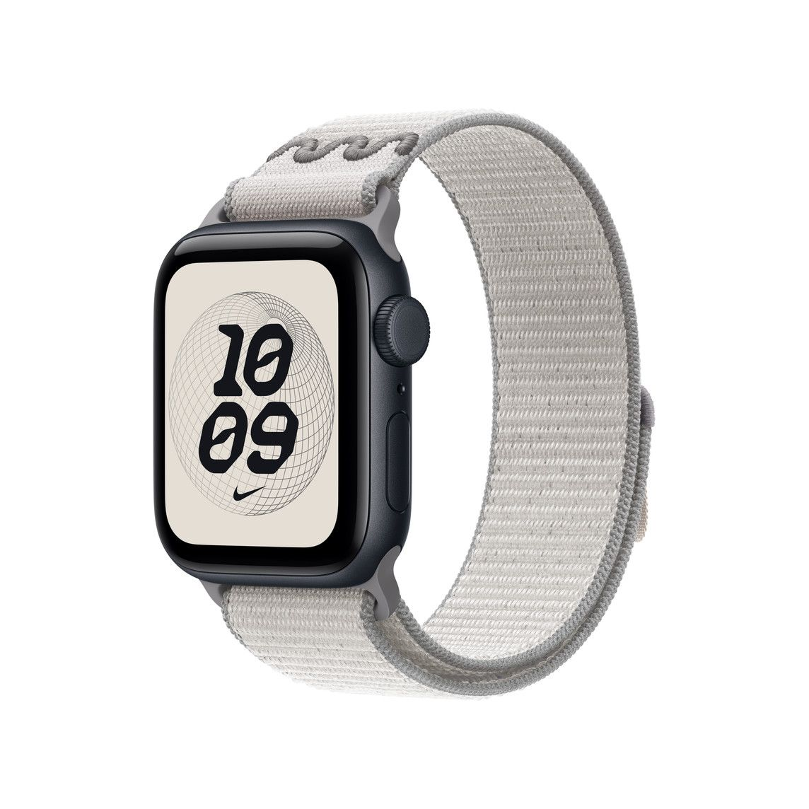Egy Apple Watch világosszürke szíjjal. A számlap 10:09-et mutat. Az óra fekete.