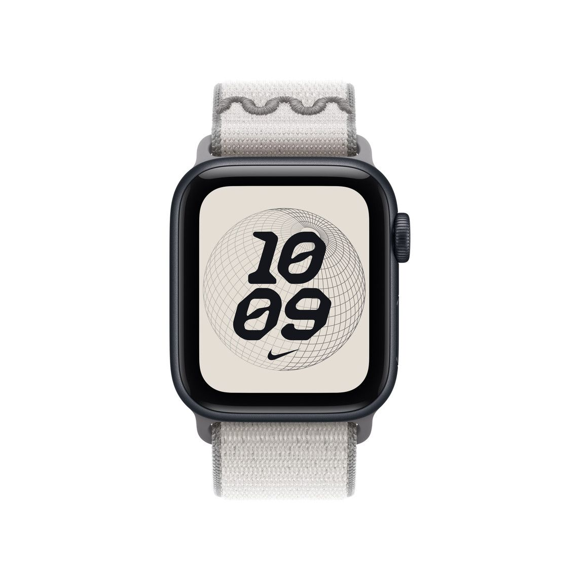 Apple Watch szürke szíjjal. A számlap a 10:09-es időt mutatja fekete szöveggel, bézs háttérrel és Nike logóval.
