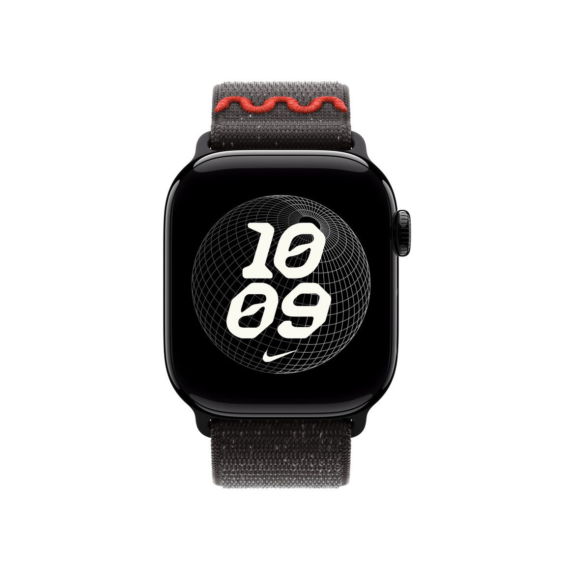 Fekete Apple Watch szürke szíjjal, piros varrással, Nike logóval a képernyőn 10:09-et mutatva.