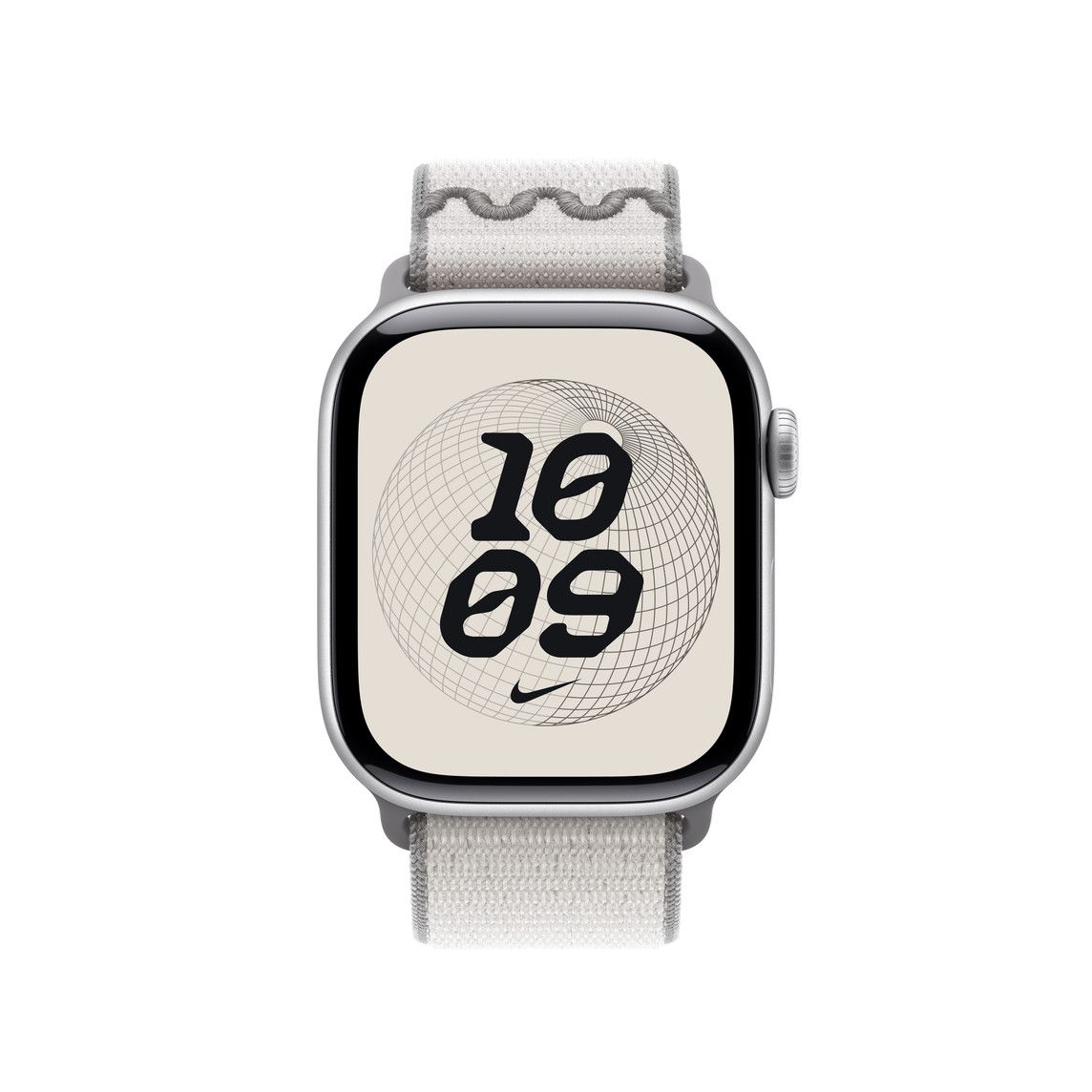Ezüst Apple Watch világosszürke szíjjal. A számlap 10:09-et és egy rácsmintát mutat. Nike logó alul.
