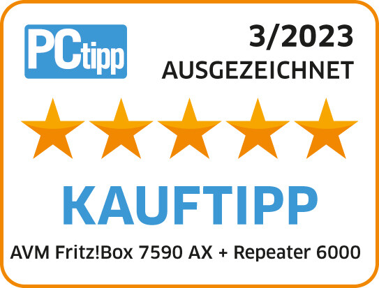 L'image affiche une critique de PCtipp. Elle présente cinq étoiles dorées, le texte 'Kauftipp' et mentionne AVM Fritz!Box 7590 AX + Repeater 6000.