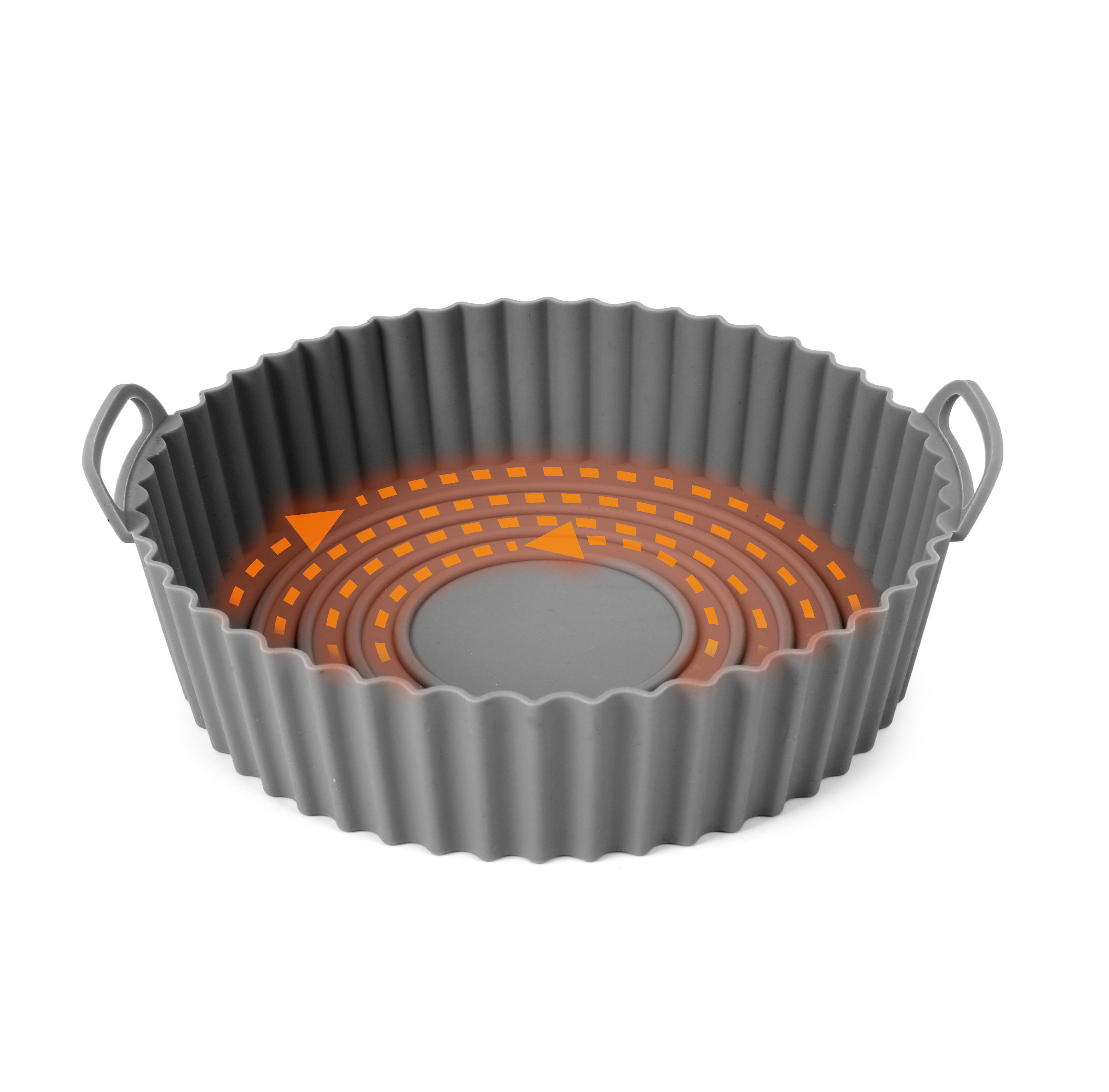 Grauer Silikon-Luftfritteisen-Liner mit Griffen, welligen Kanten und orangefarbener Wärmeindikation im Inneren.