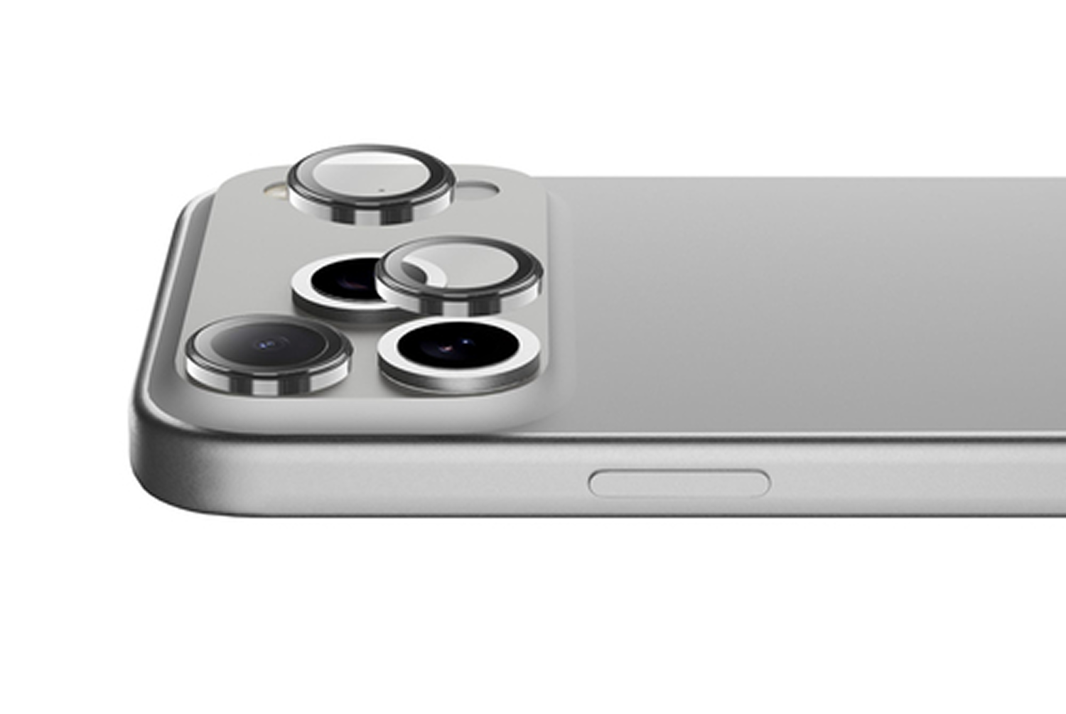 Primer plano de un teléfono plateado con cuatro lentes de cámara. Las lentes son circulares con borde plateado. Se ve el lateral del teléfono.