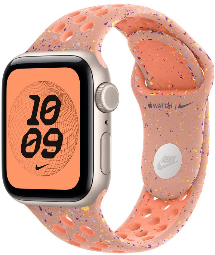 Apple Watch barack színű szíjjal. Az óralapon a 10:09 idő látható. A szíj színes pettyekkel és a Nike logóval rendelkezik.