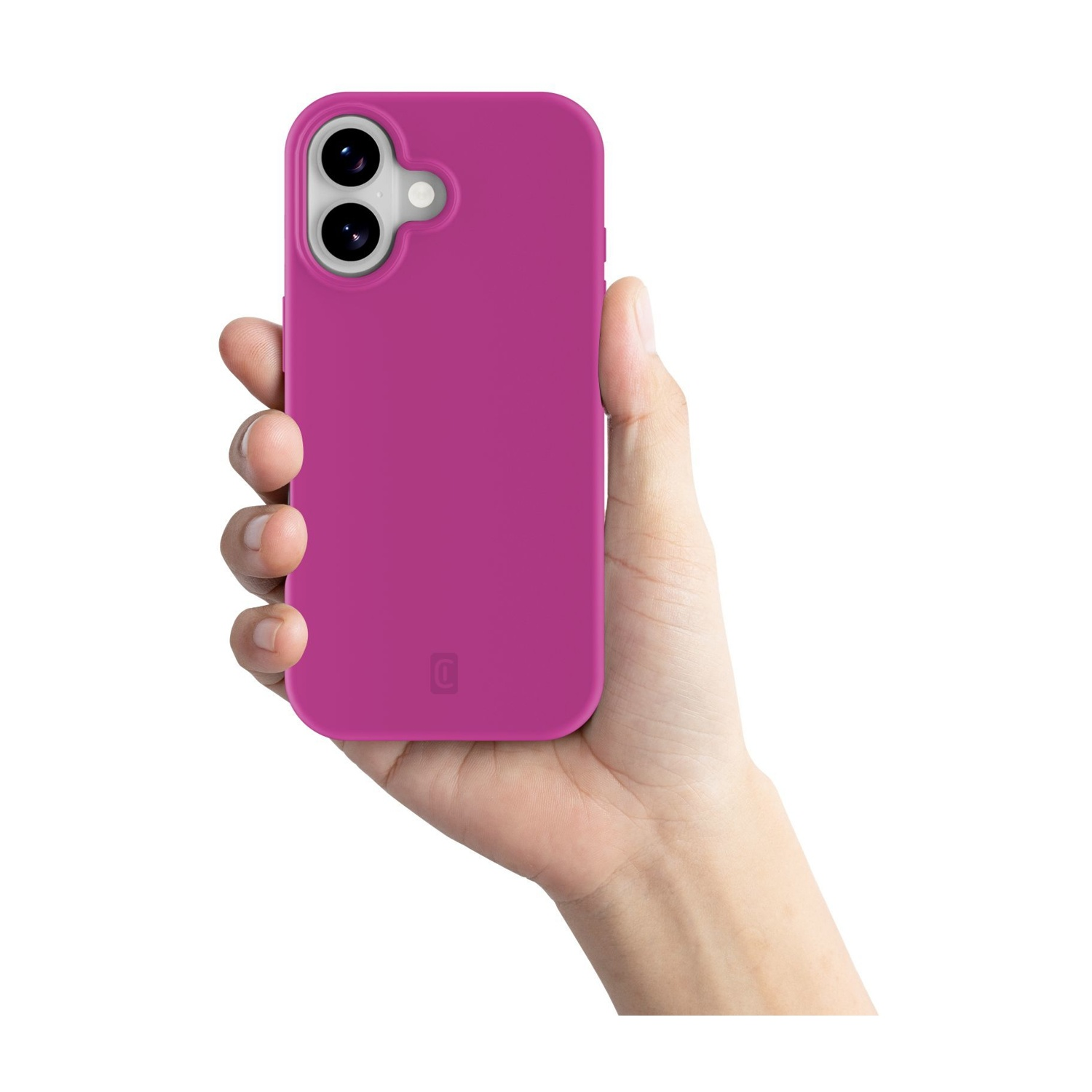 Una mano che tiene una custodia magenta. La custodia ha un ritaglio per la fotocamera. Lo sfondo è bianco.