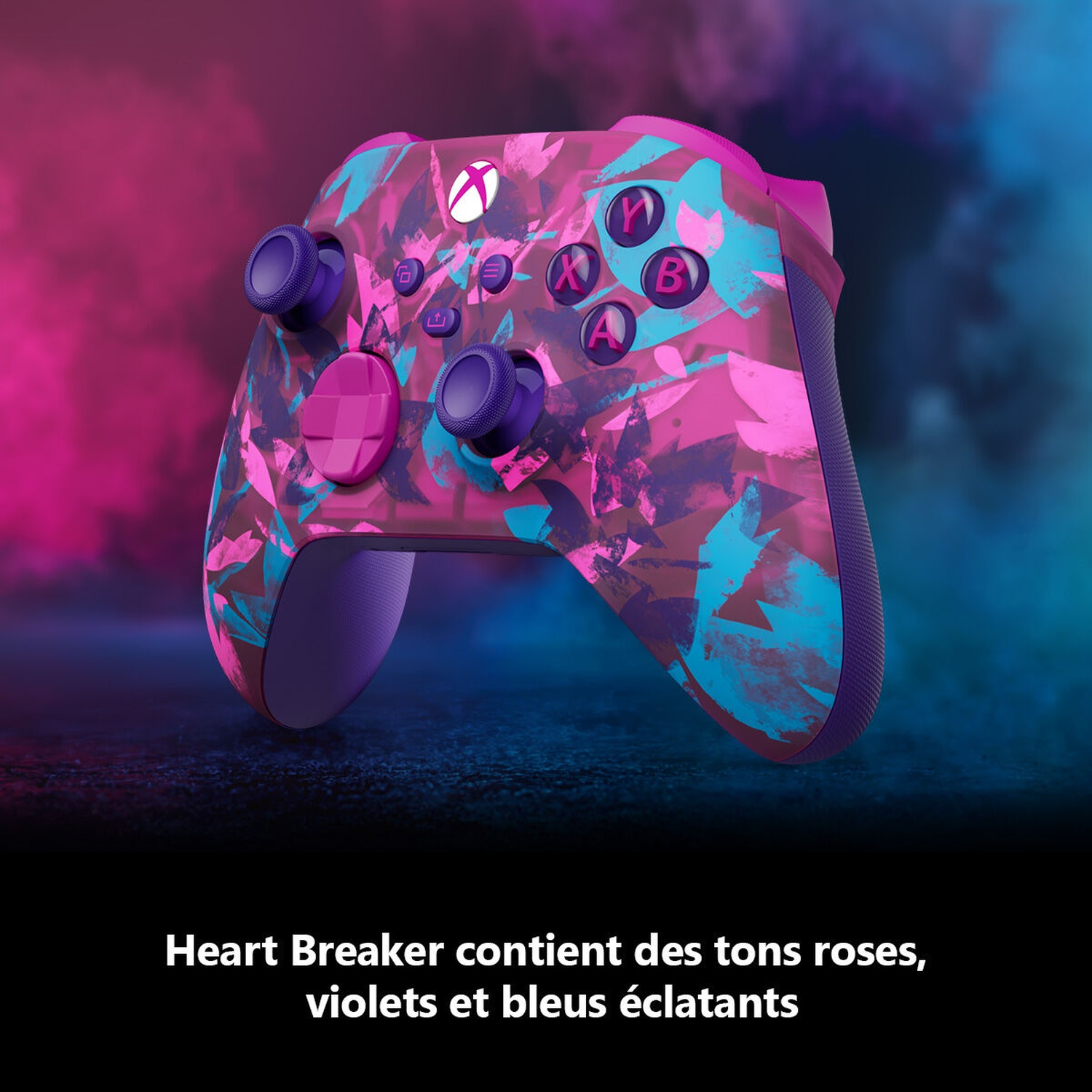 Manette Xbox avec un design floral rose, bleu et violet. Les boutons incluent A, B, X, Y et les joysticks. Le fond a un dégradé rose à bleu.