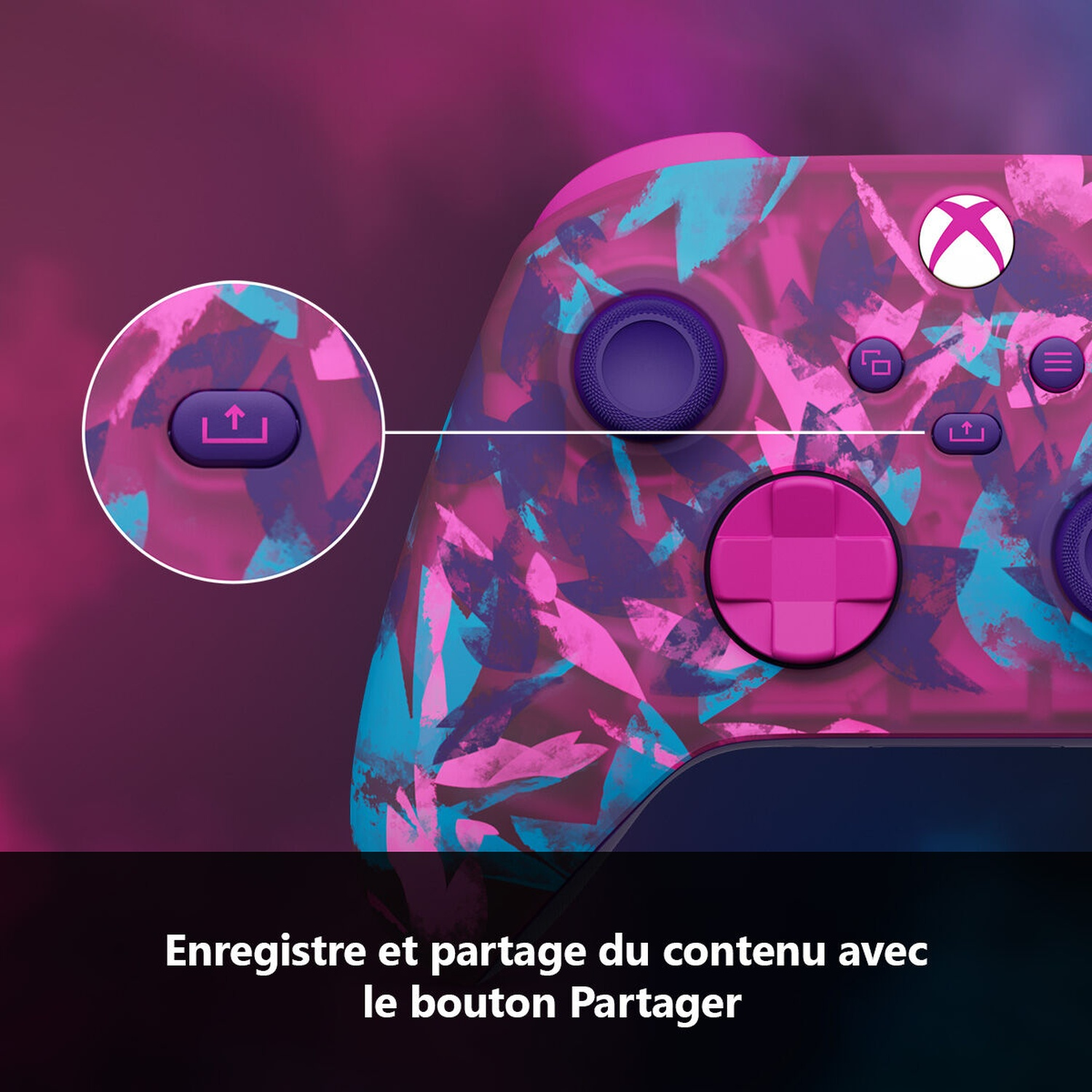 Gros plan d'une manette Xbox avec un design rose, bleu et violet. Met en évidence le bouton de partage pour enregistrer et partager du contenu.