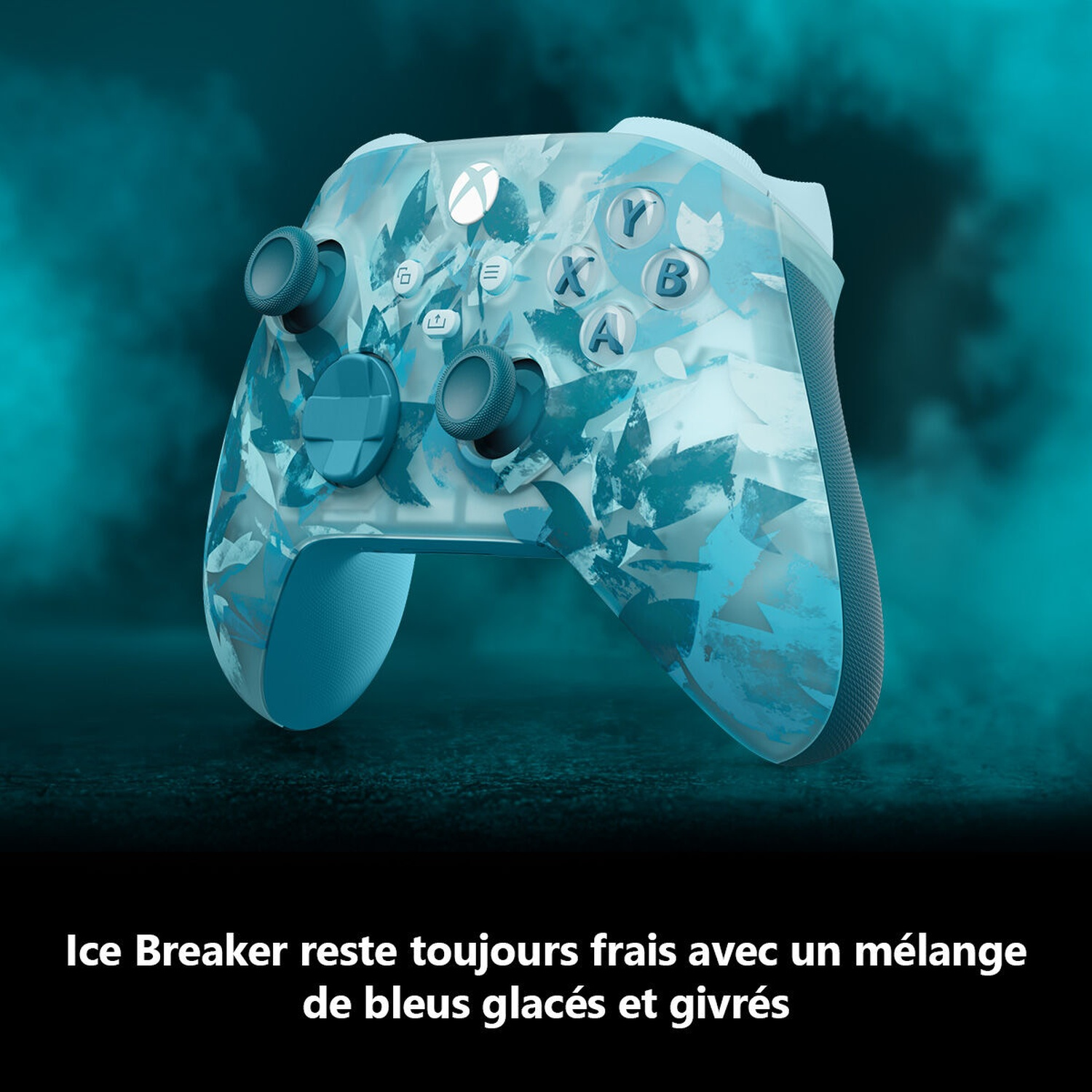 Une manette Xbox bleue et blanche au design glace, boutons X, Y, A, B, sur fond bleu.